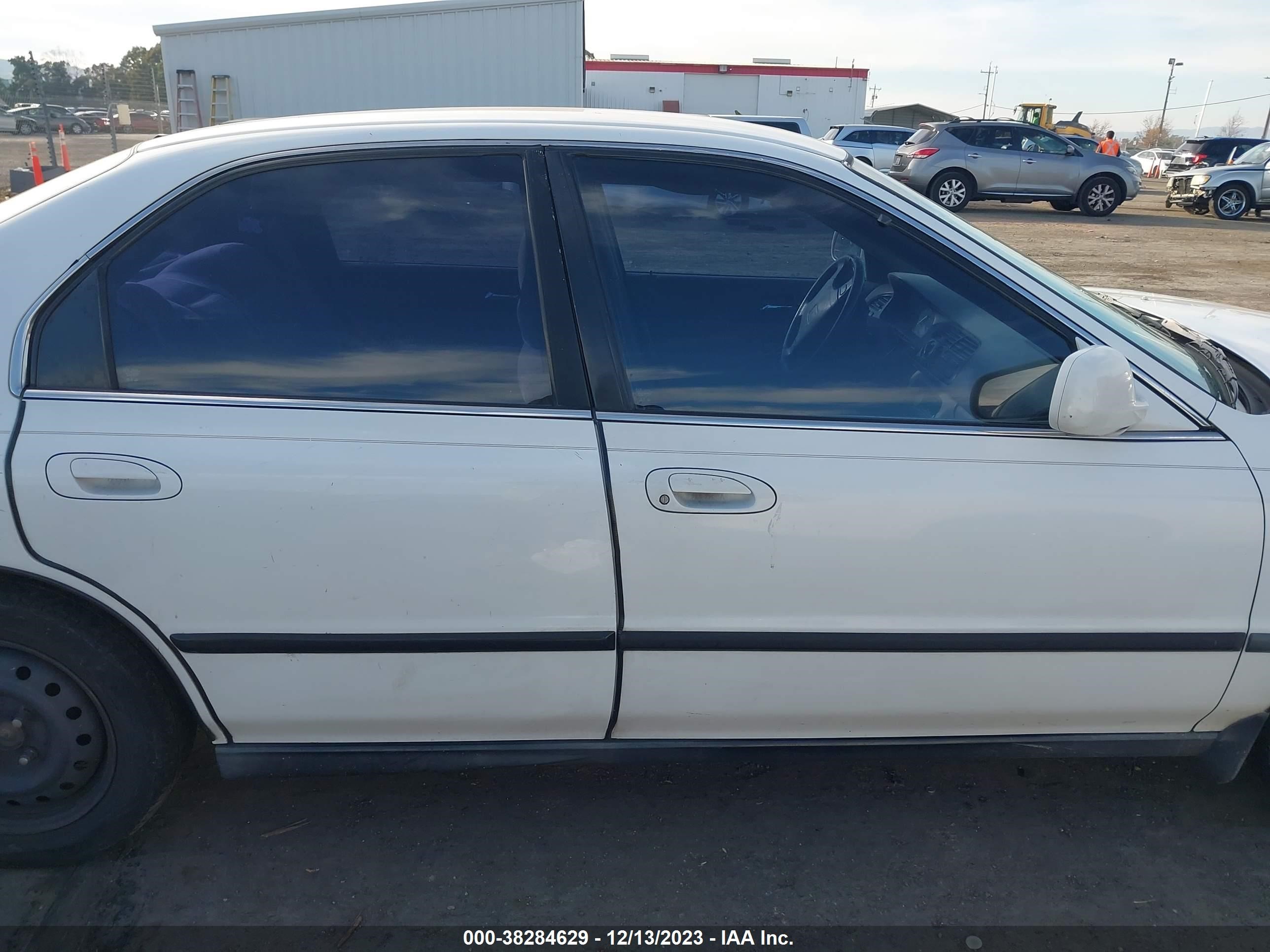 Photo 12 VIN: 1HGCD5637VA225521 - HONDA ACCORD 