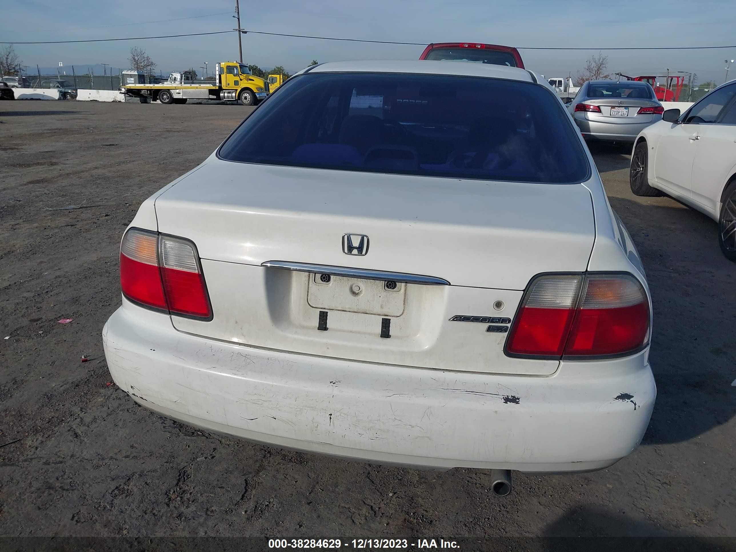 Photo 15 VIN: 1HGCD5637VA225521 - HONDA ACCORD 