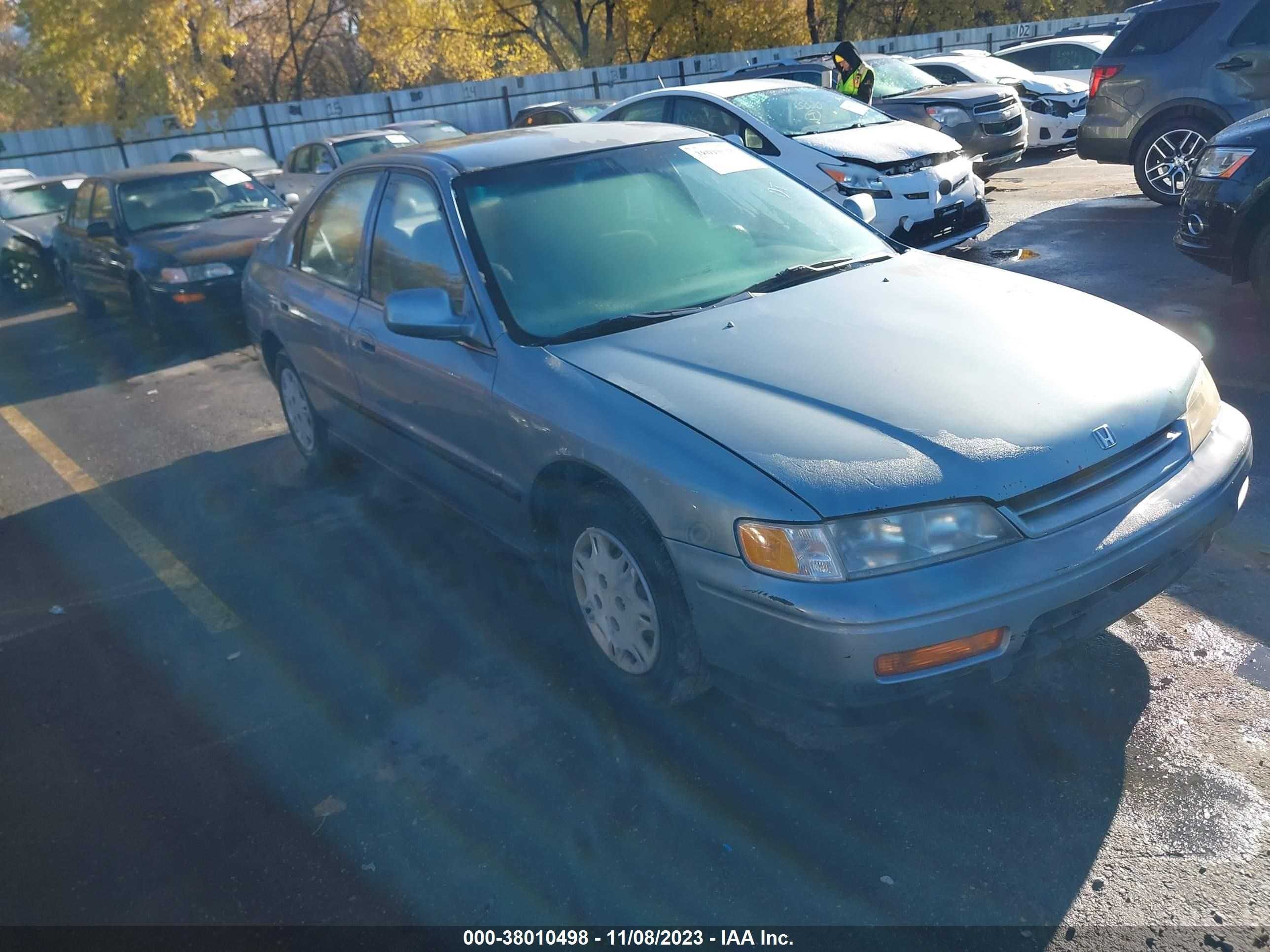 Photo 0 VIN: 1HGCD5638SA108865 - HONDA ACCORD 