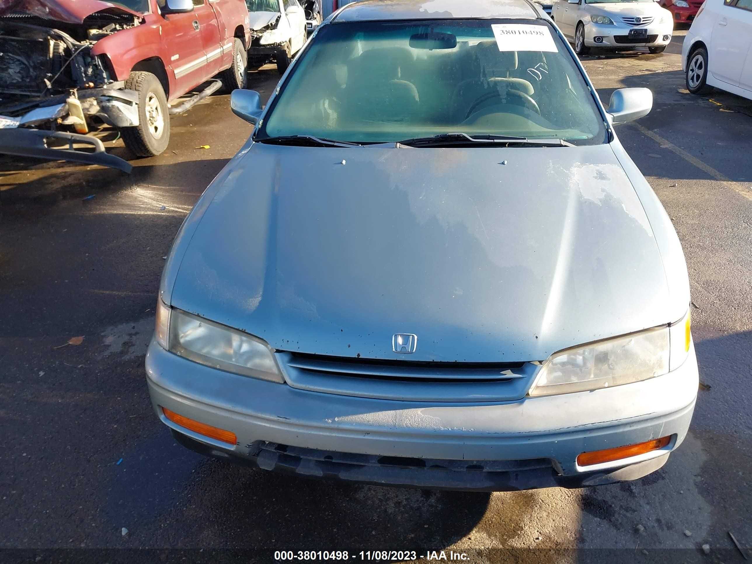 Photo 5 VIN: 1HGCD5638SA108865 - HONDA ACCORD 