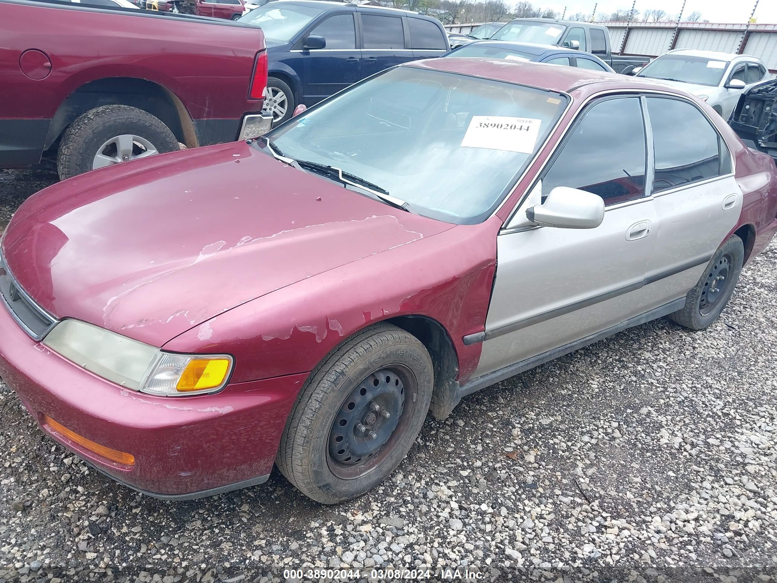 Photo 1 VIN: 1HGCD5638VA114721 - HONDA ACCORD 