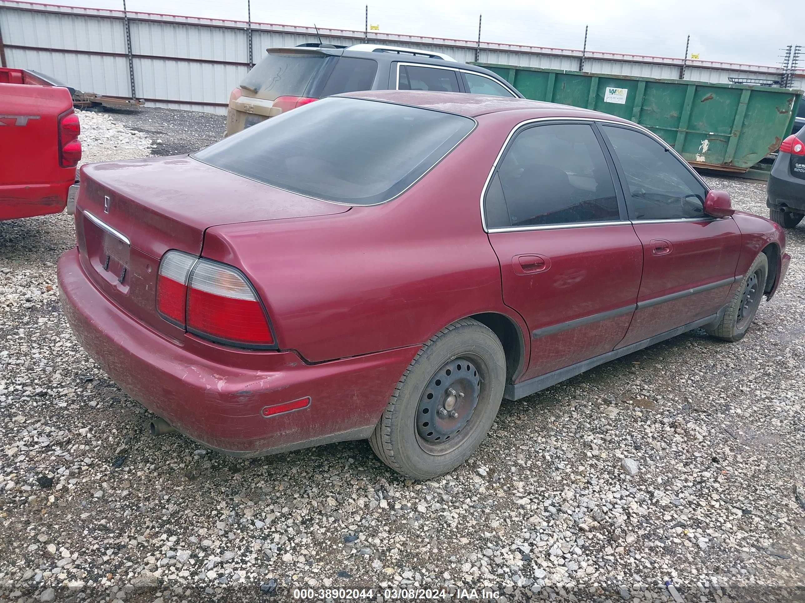 Photo 3 VIN: 1HGCD5638VA114721 - HONDA ACCORD 