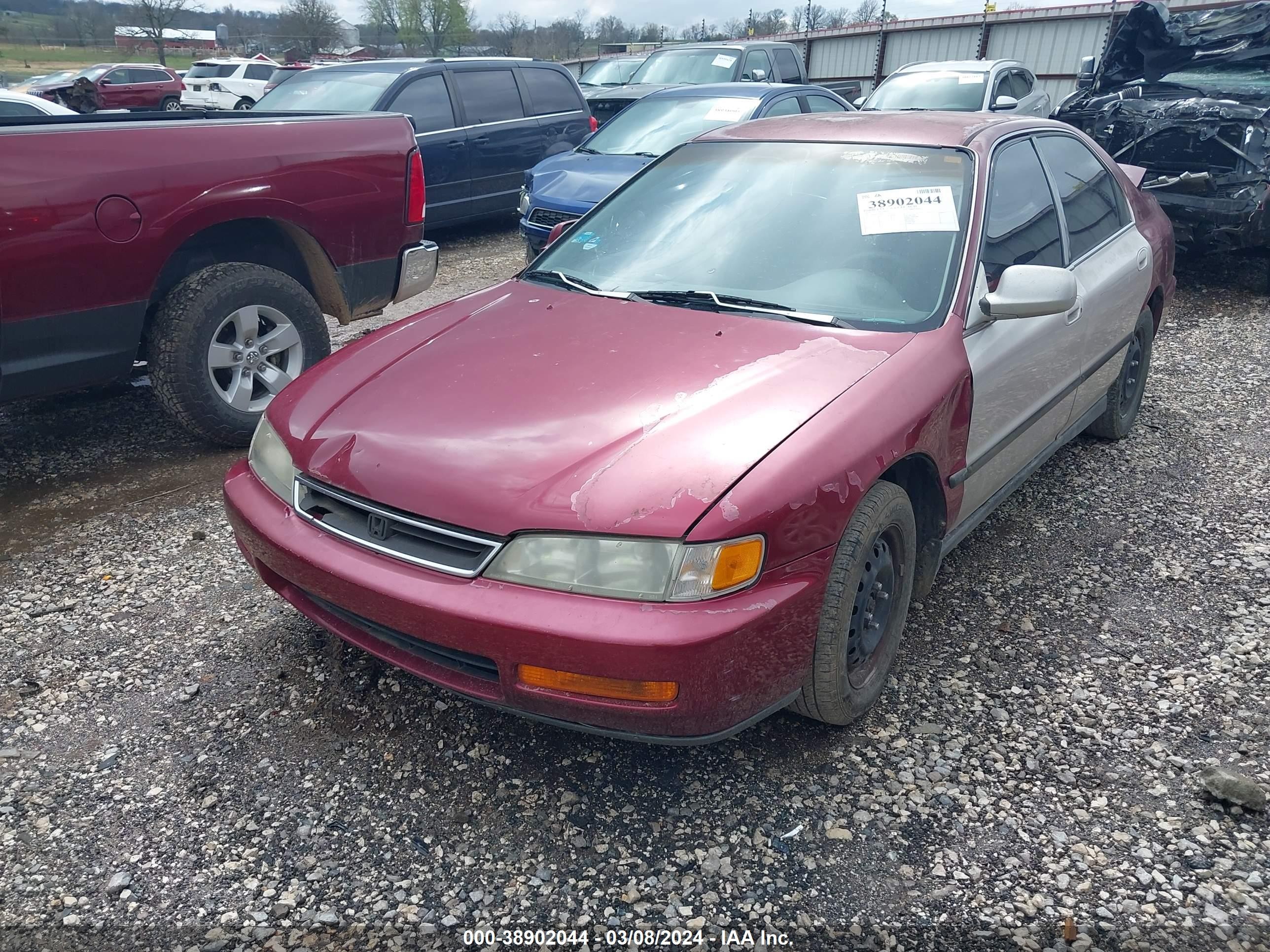 Photo 5 VIN: 1HGCD5638VA114721 - HONDA ACCORD 