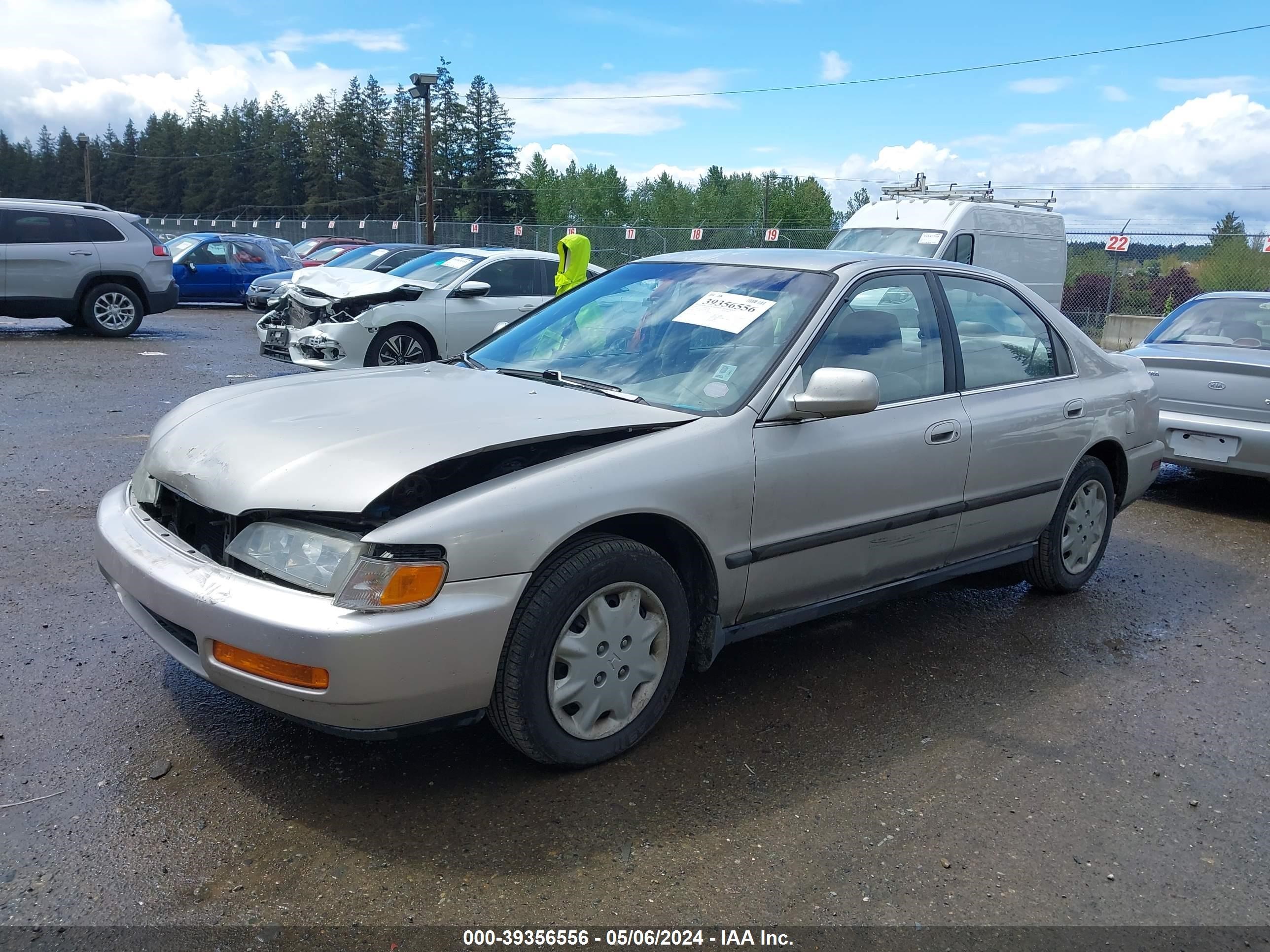 Photo 1 VIN: 1HGCD5638VA261749 - HONDA ACCORD 