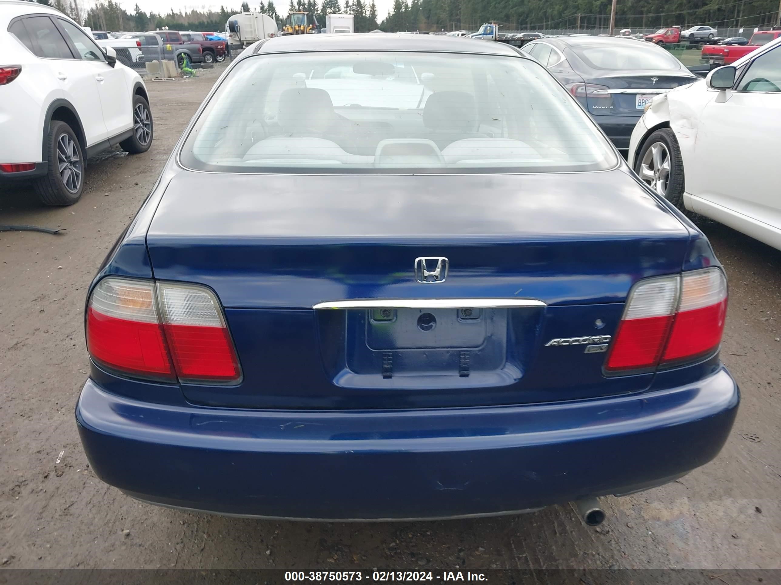 Photo 14 VIN: 1HGCD5638VA261864 - HONDA ACCORD 