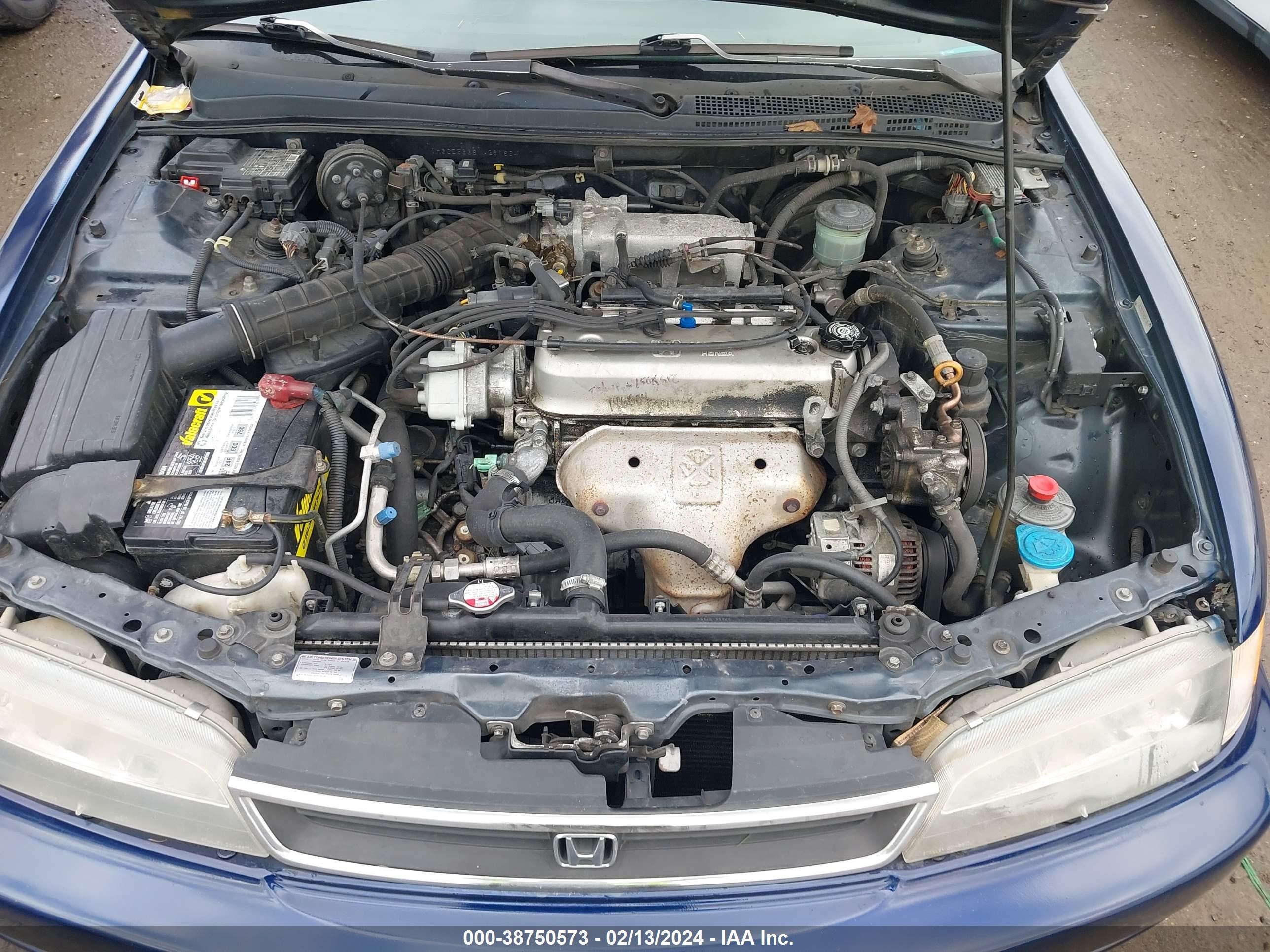 Photo 9 VIN: 1HGCD5638VA261864 - HONDA ACCORD 