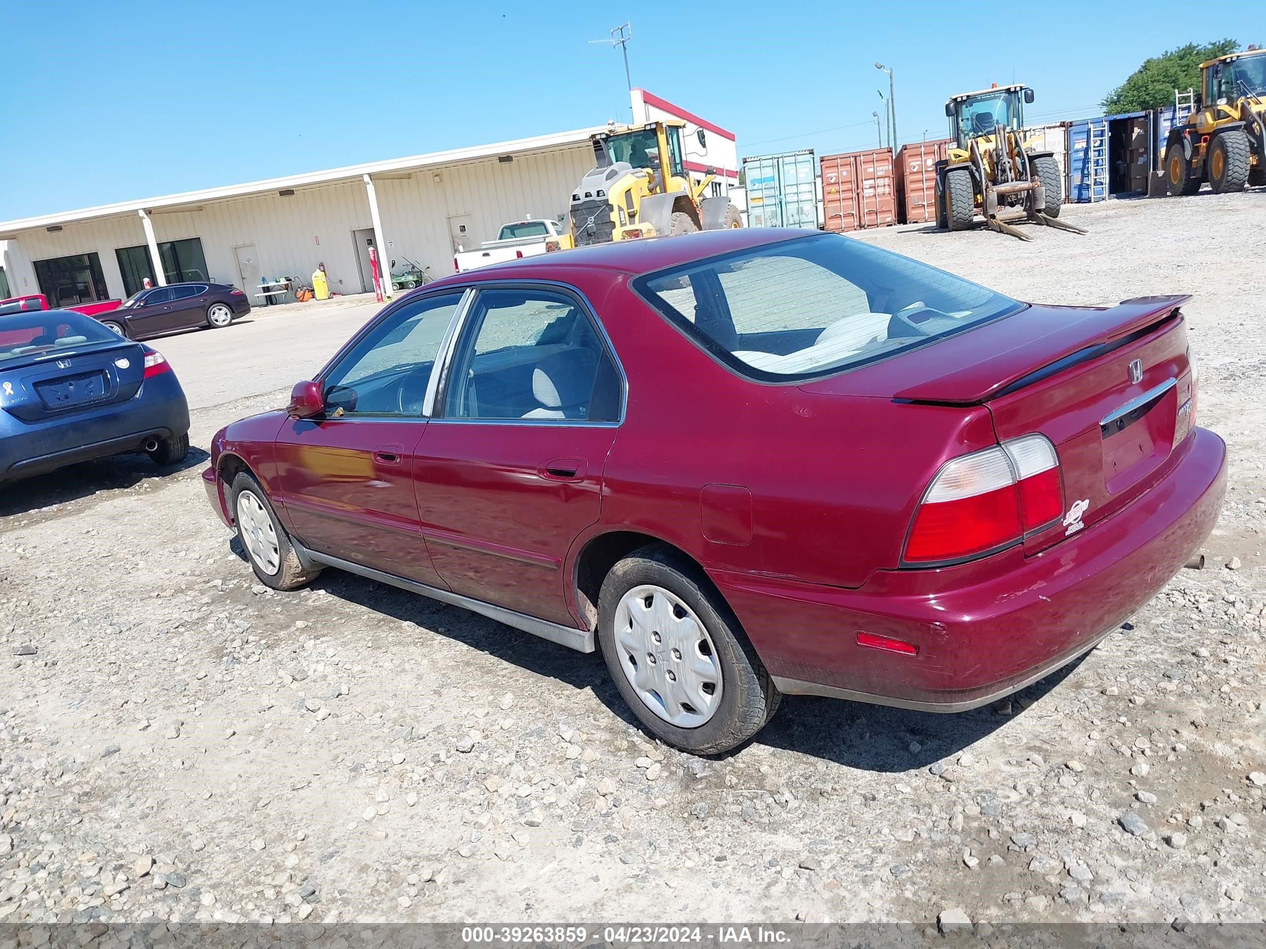 Photo 2 VIN: 1HGCD5639TA165786 - HONDA ACCORD 