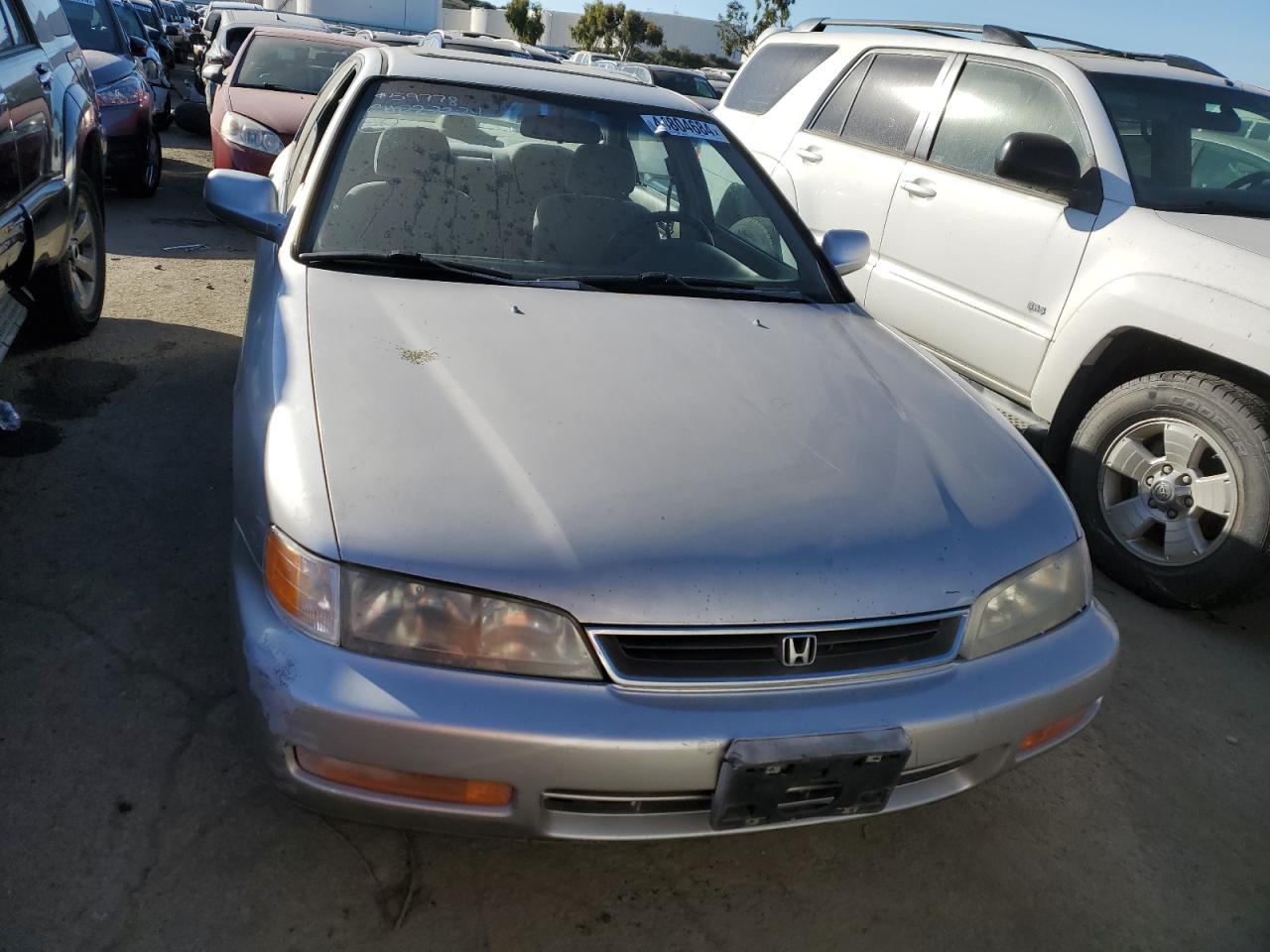 Photo 4 VIN: 1HGCD563XVA141449 - HONDA ACCORD 