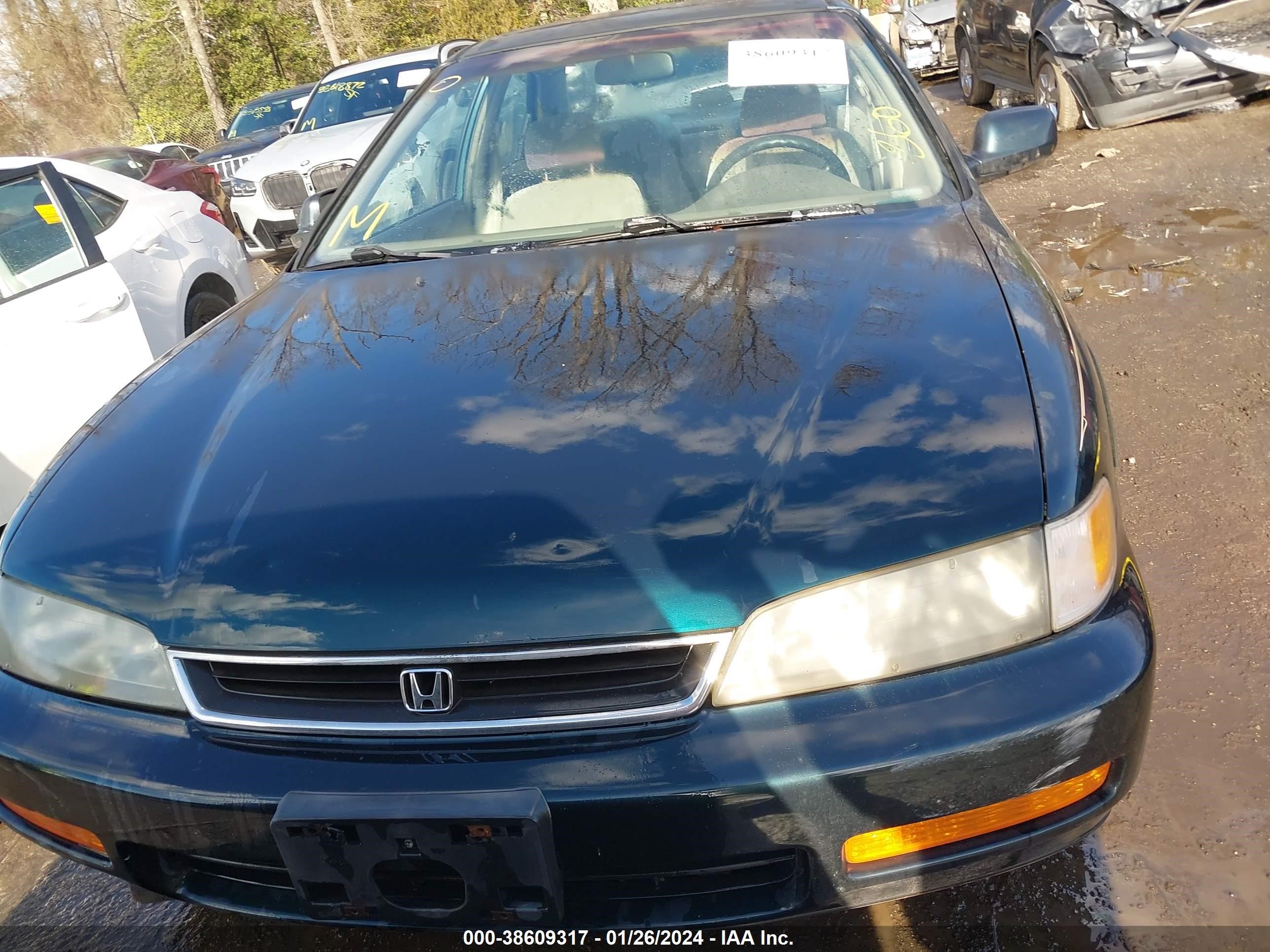 Photo 10 VIN: 1HGCD5652TA035110 - HONDA ACCORD 