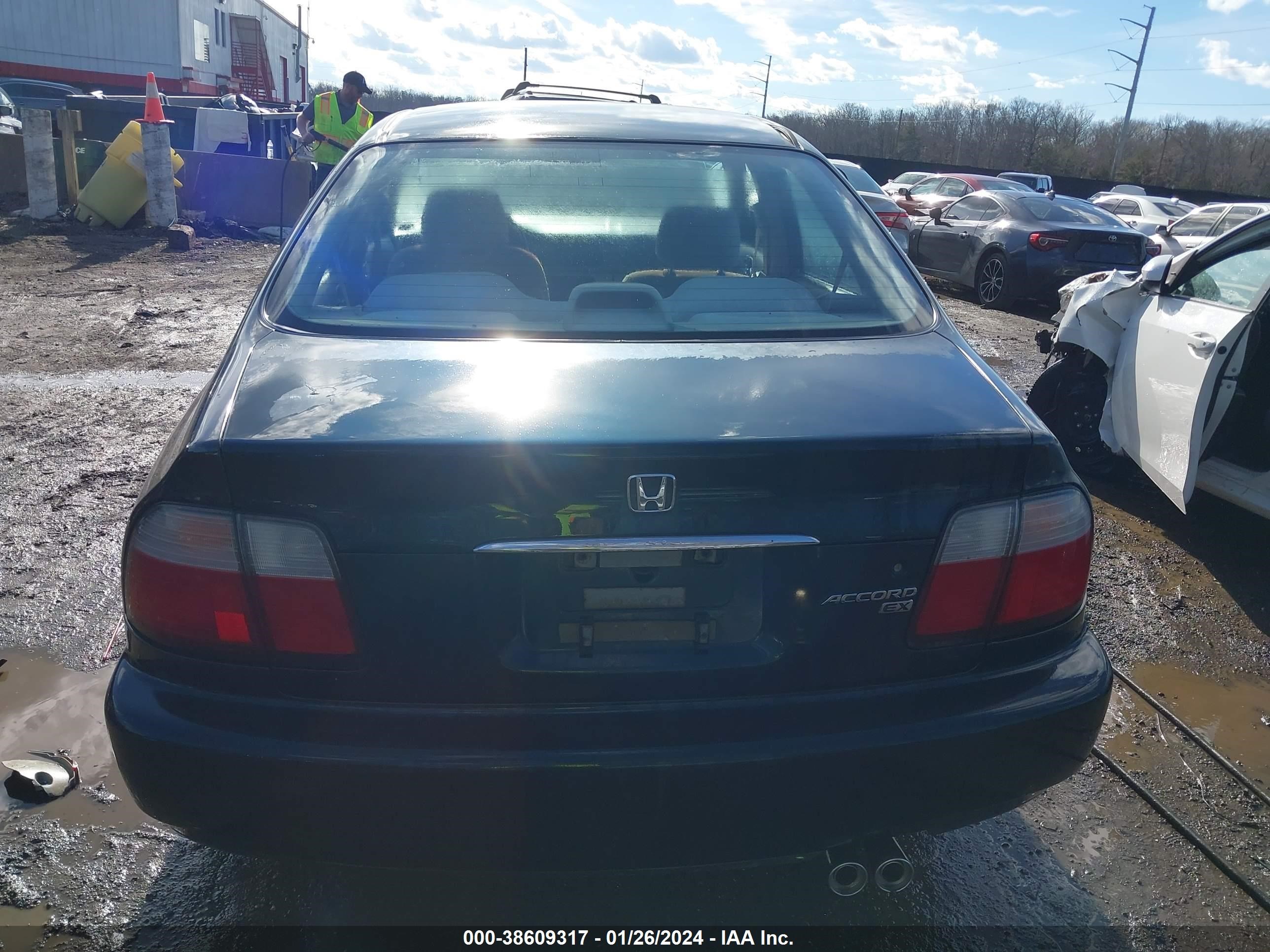 Photo 14 VIN: 1HGCD5652TA035110 - HONDA ACCORD 