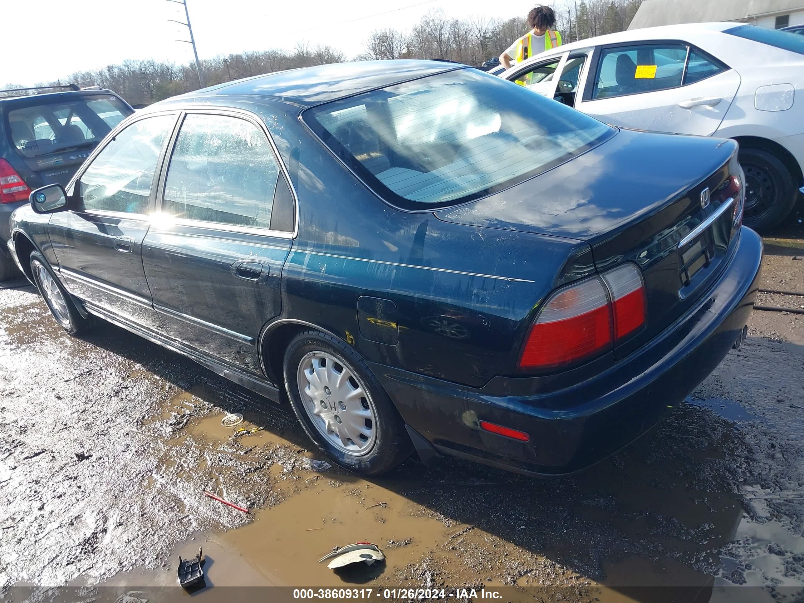 Photo 2 VIN: 1HGCD5652TA035110 - HONDA ACCORD 