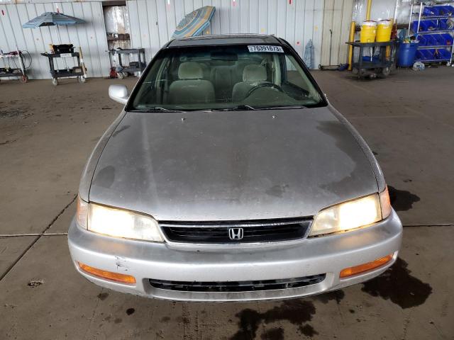 Photo 4 VIN: 1HGCD5652VA252689 - HONDA ACCORD 