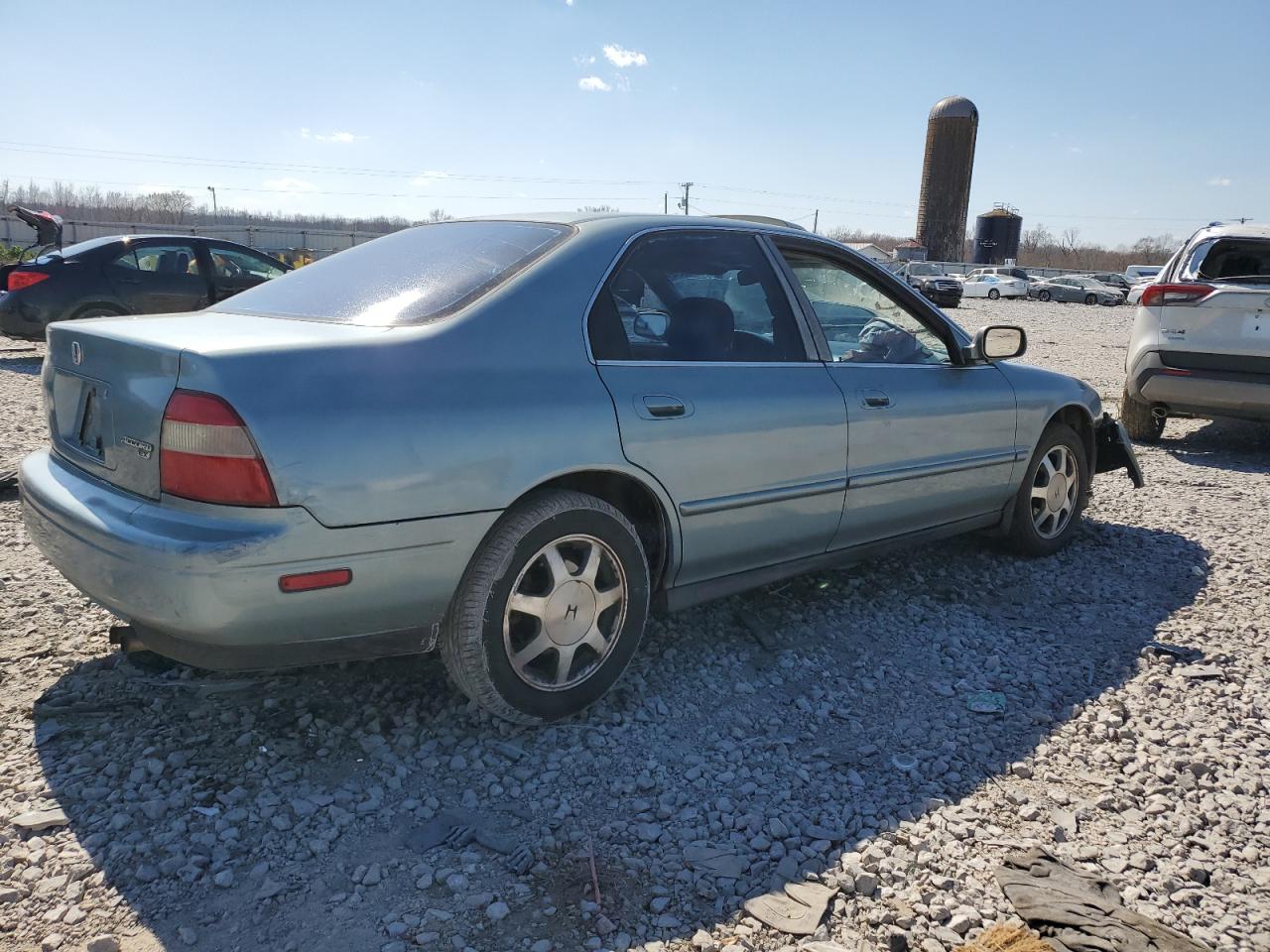 Photo 2 VIN: 1HGCD5656SA118764 - HONDA ACCORD 