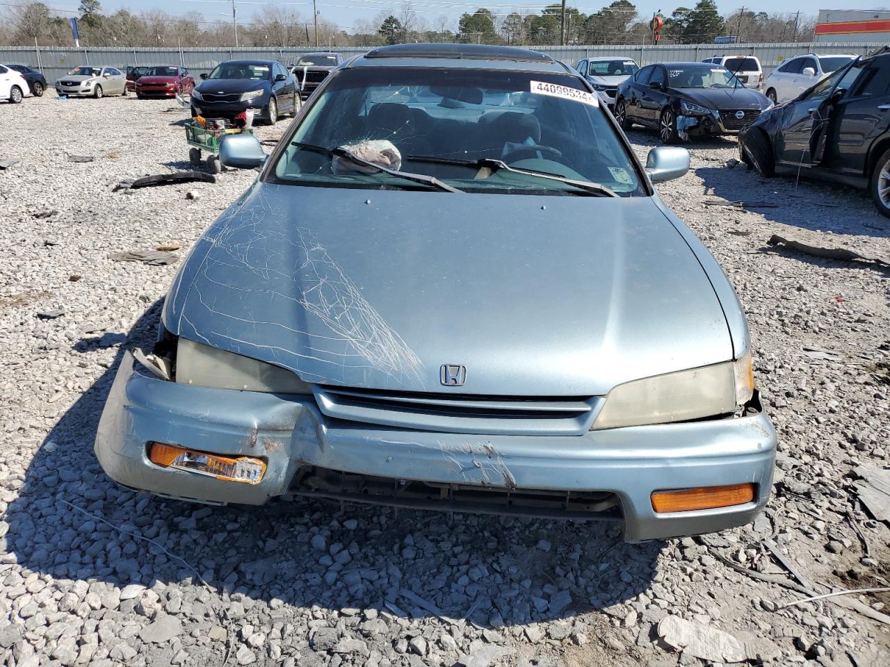 Photo 4 VIN: 1HGCD5656SA118764 - HONDA ACCORD 