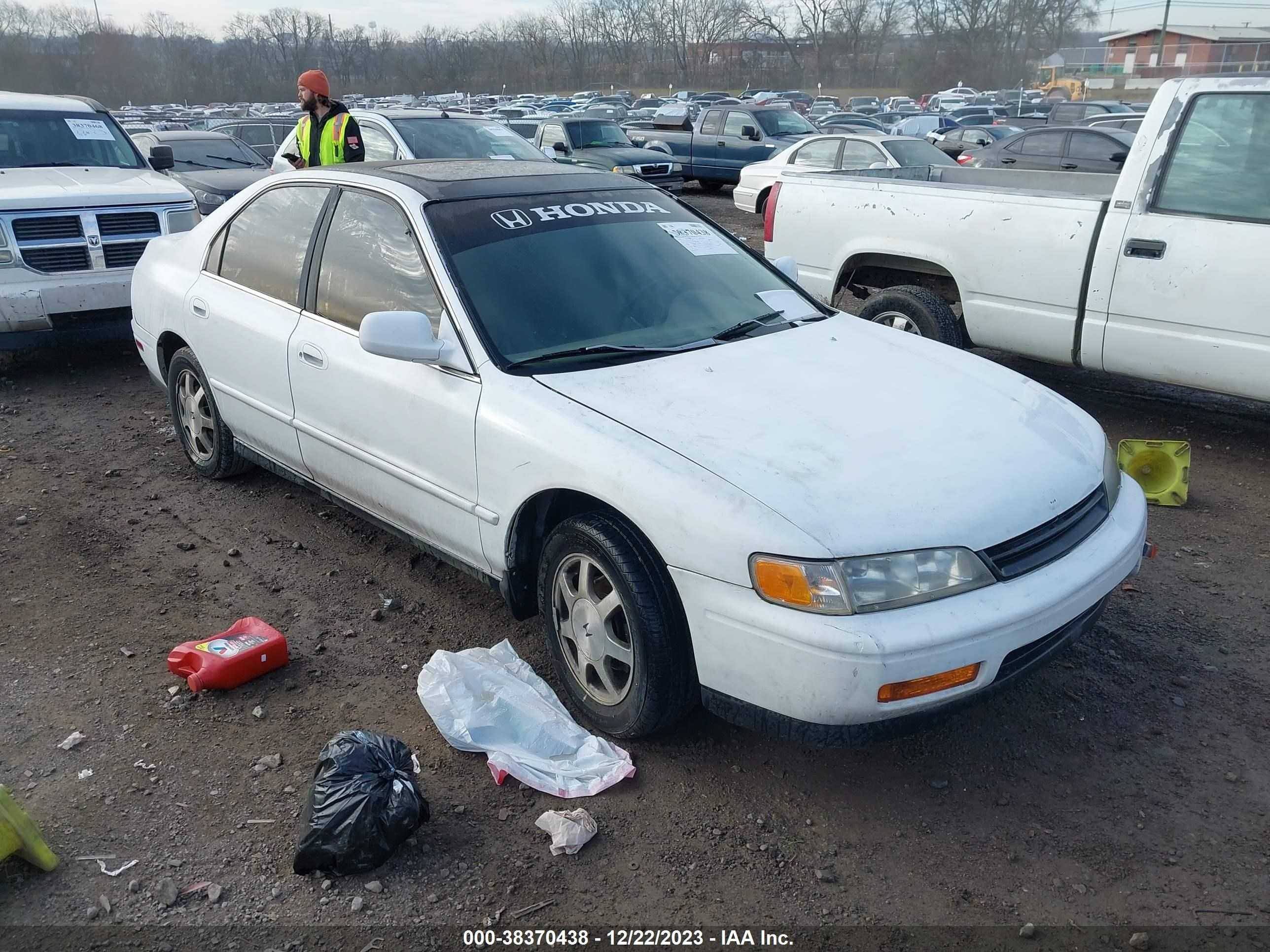 Photo 0 VIN: 1HGCD5657RA143330 - HONDA ACCORD 