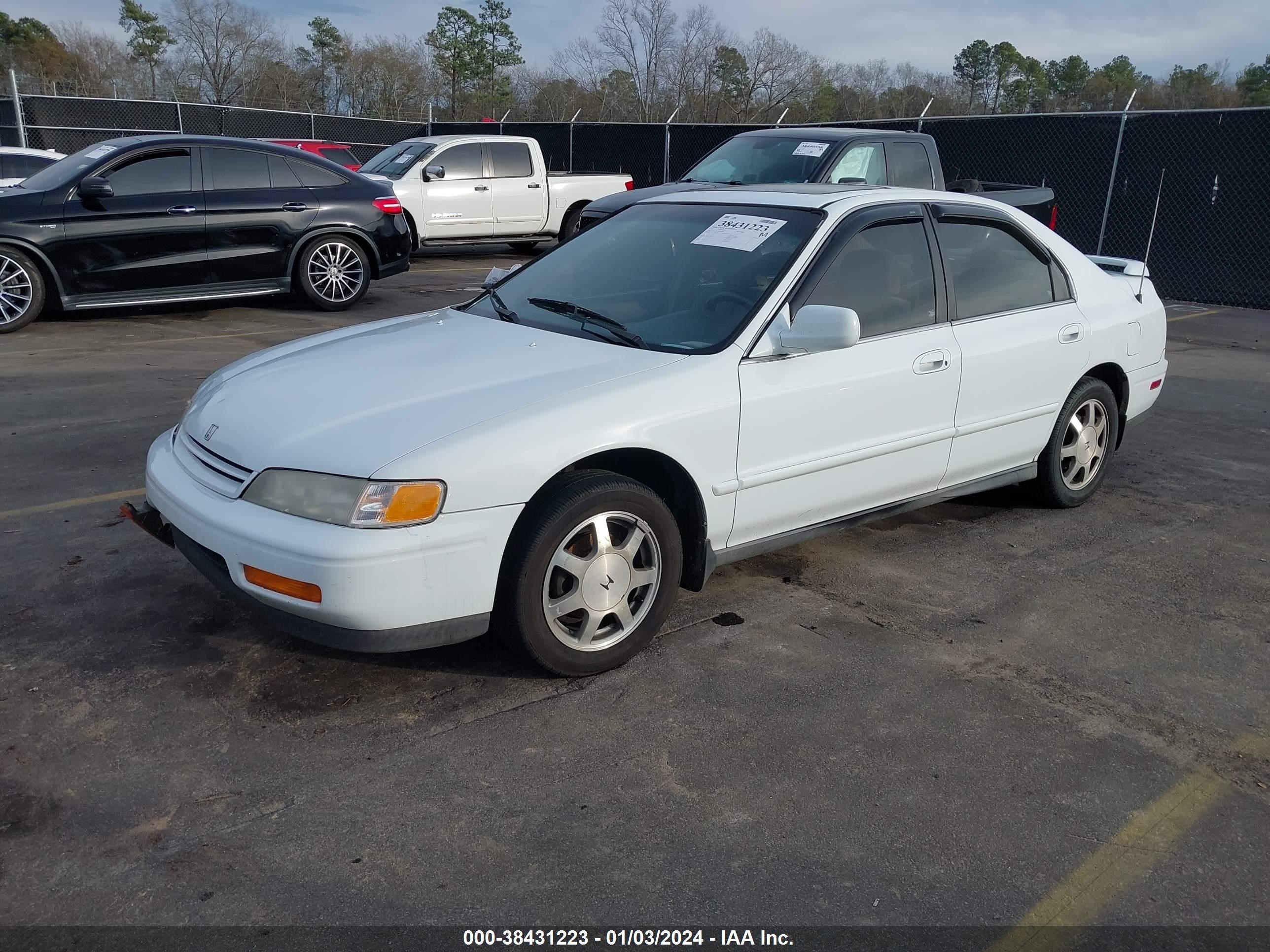 Photo 1 VIN: 1HGCD5658SA010095 - HONDA ACCORD 