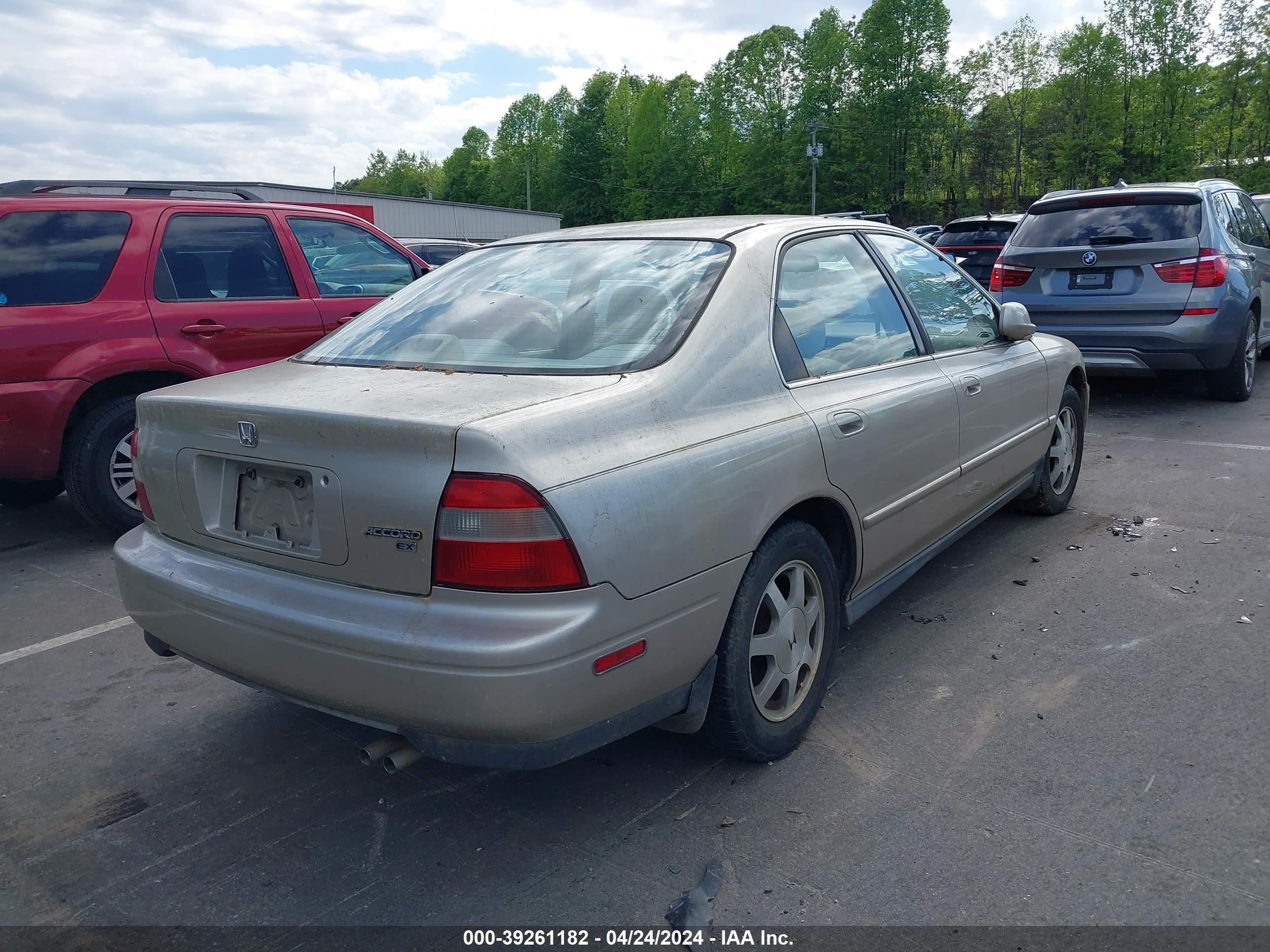 Photo 3 VIN: 1HGCD5658SA151006 - HONDA ACCORD 