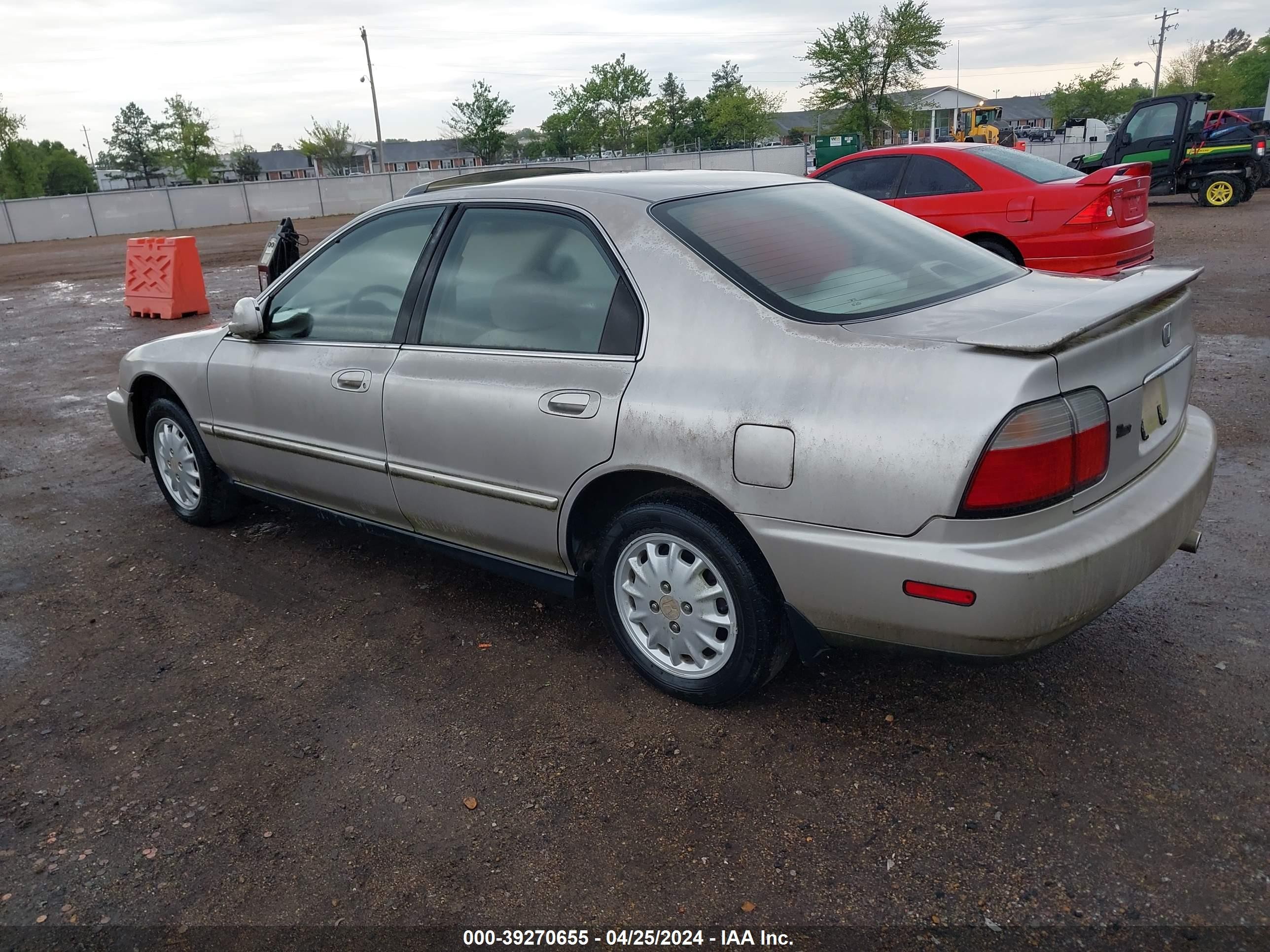 Photo 2 VIN: 1HGCD5659VA144540 - HONDA ACCORD 