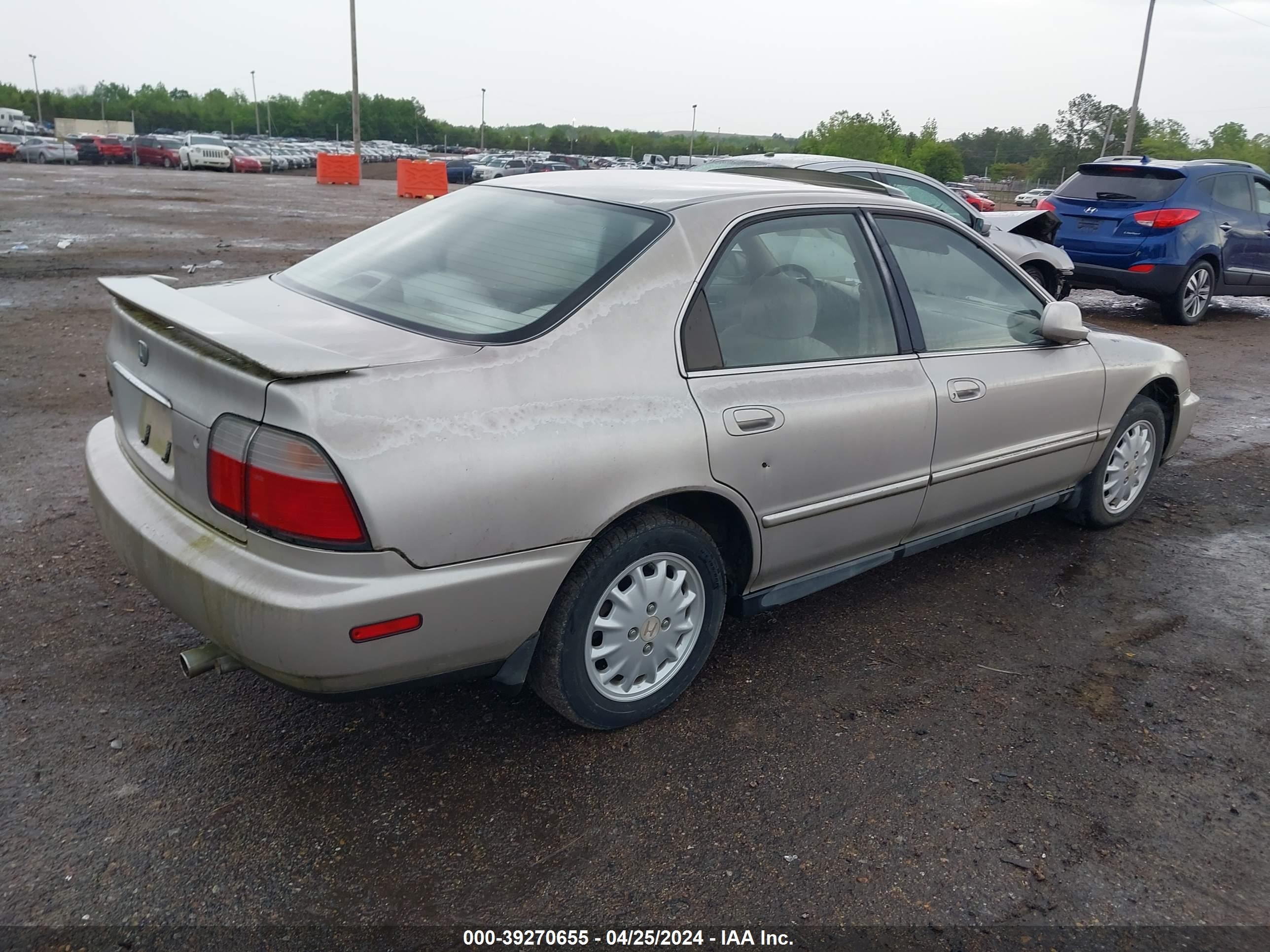 Photo 3 VIN: 1HGCD5659VA144540 - HONDA ACCORD 