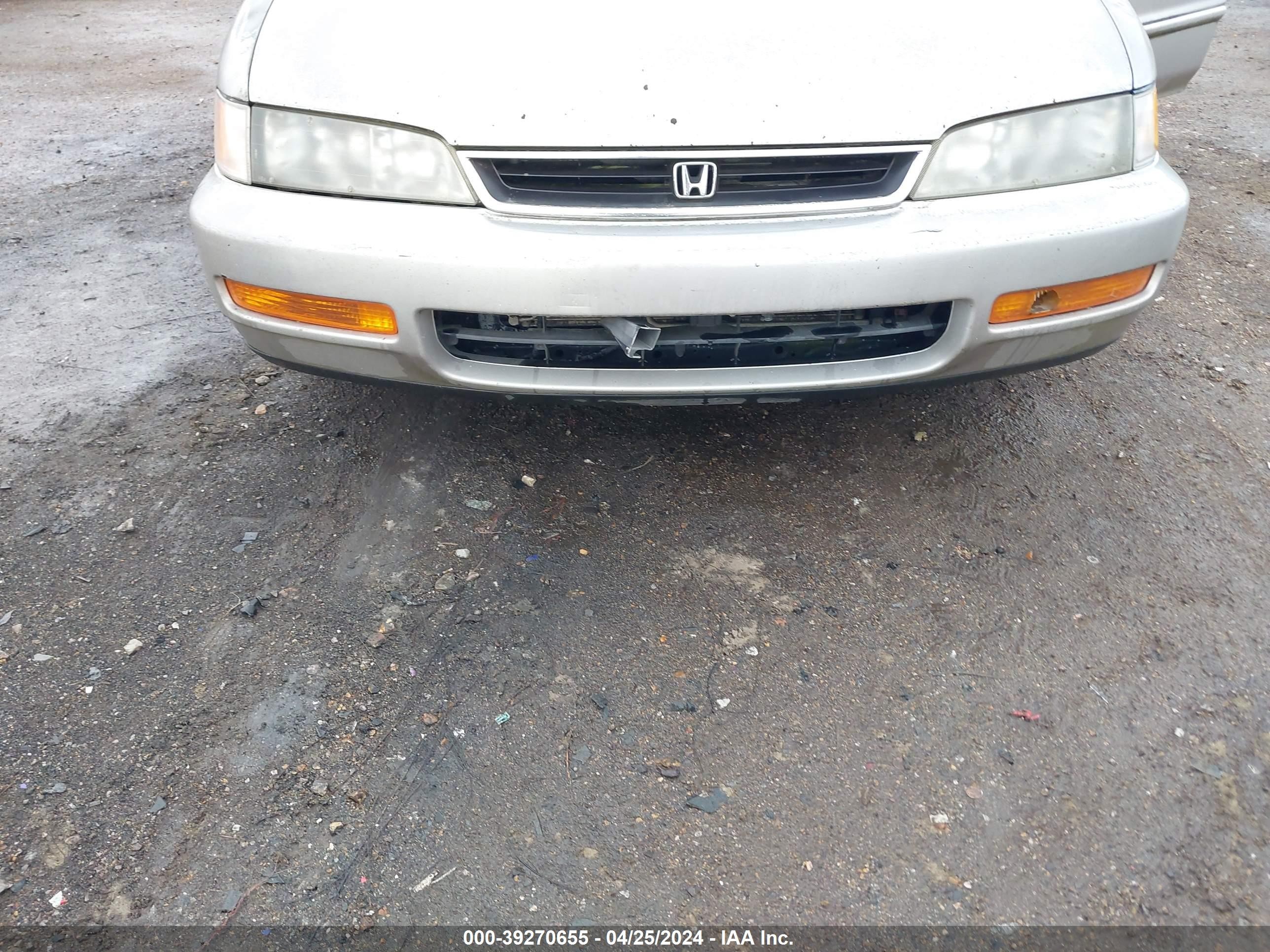 Photo 5 VIN: 1HGCD5659VA144540 - HONDA ACCORD 