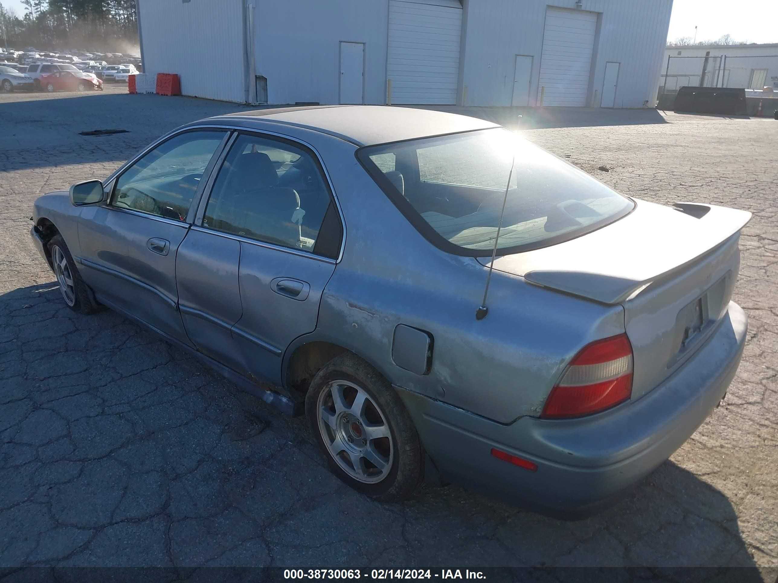 Photo 2 VIN: 1HGCD565XRA037860 - HONDA ACCORD 