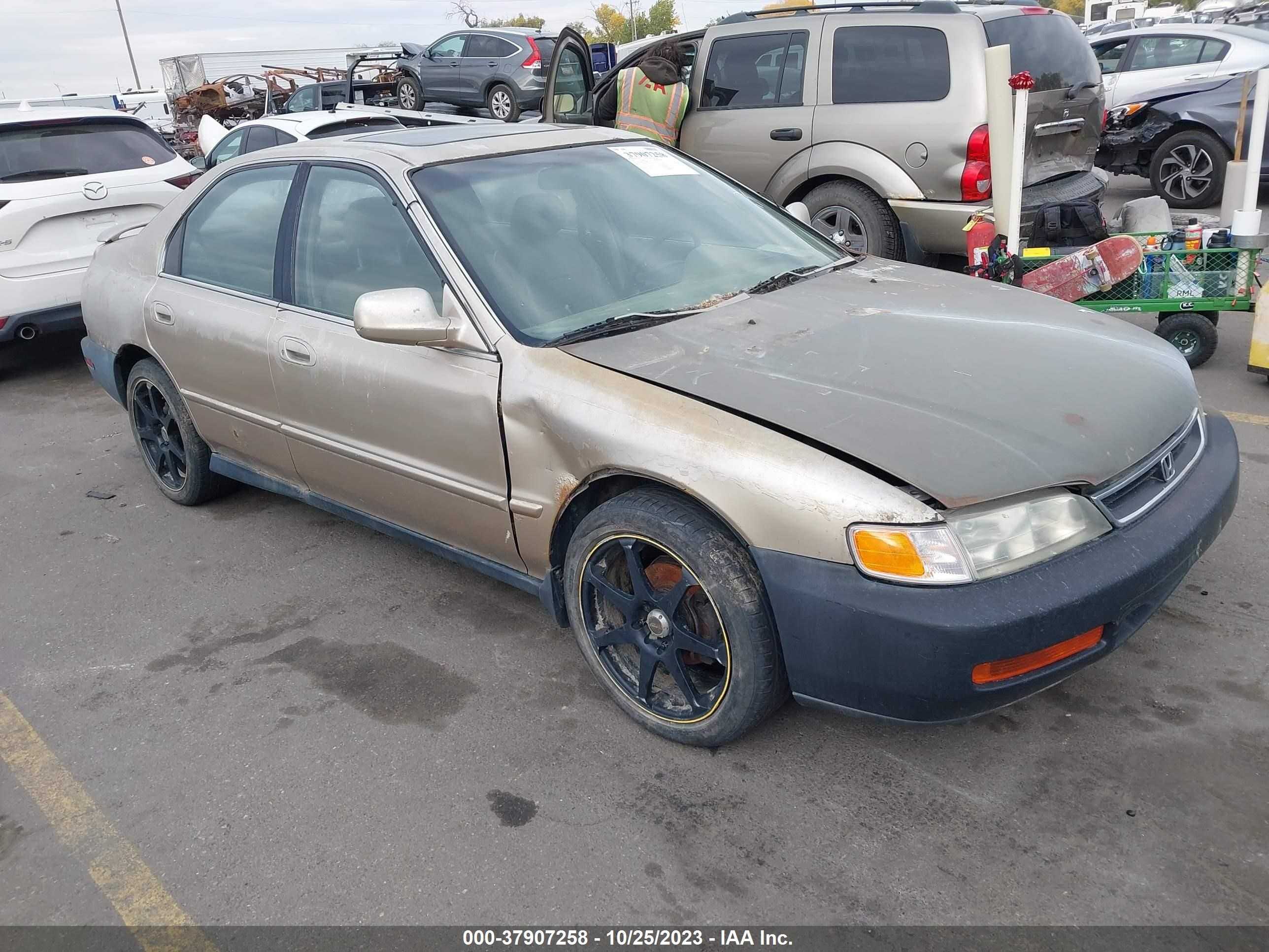 Photo 0 VIN: 1HGCD5660VA191853 - HONDA ACCORD 