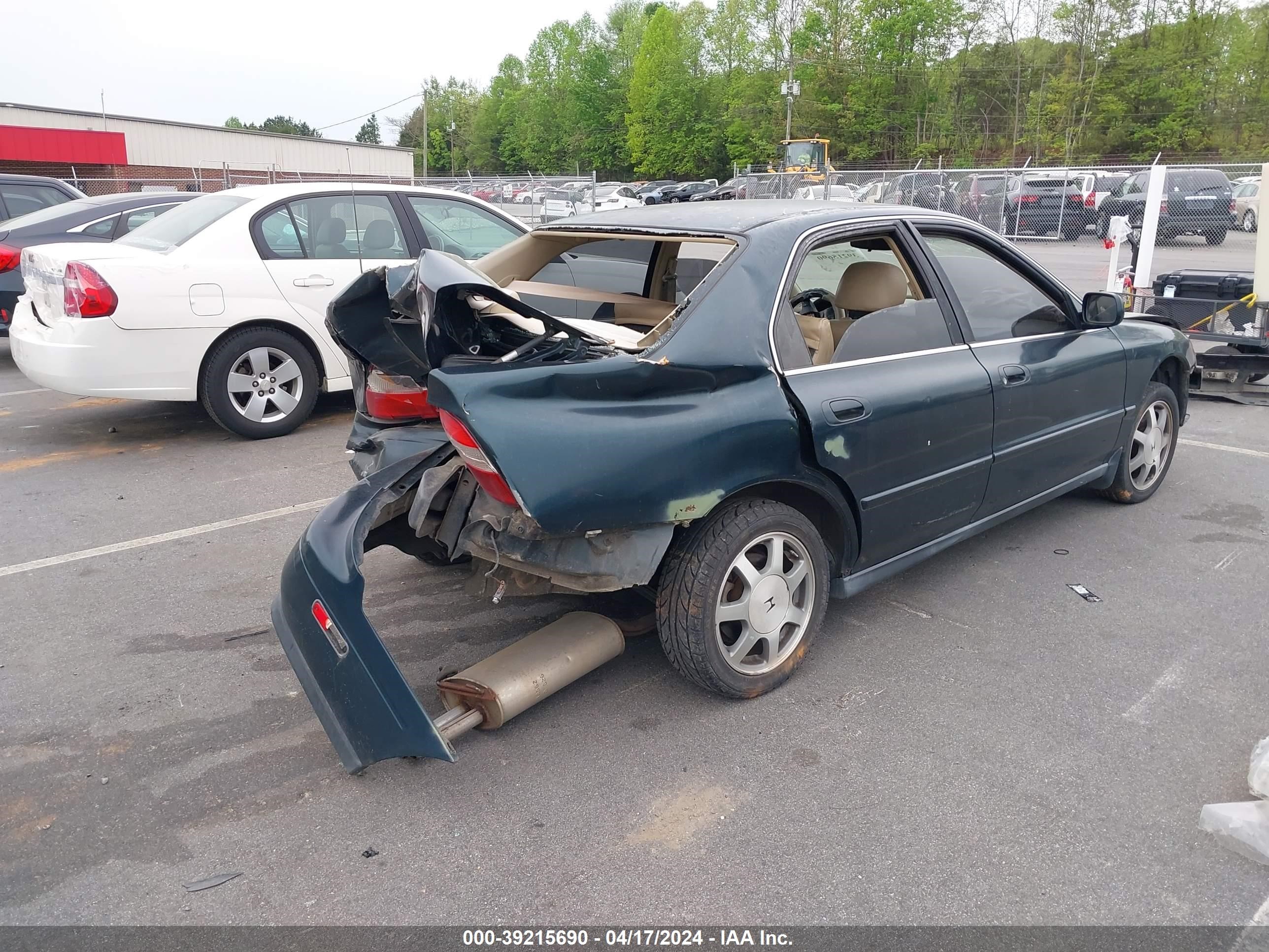 Photo 3 VIN: 1HGCD5662RA129716 - HONDA ACCORD 