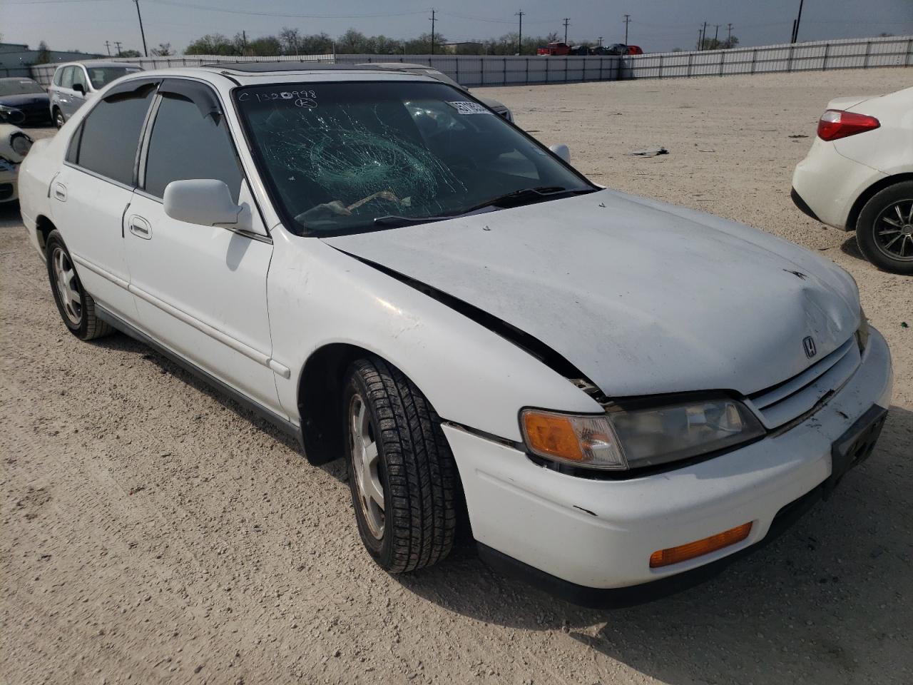 Photo 3 VIN: 1HGCD5667SA105725 - HONDA ACCORD 