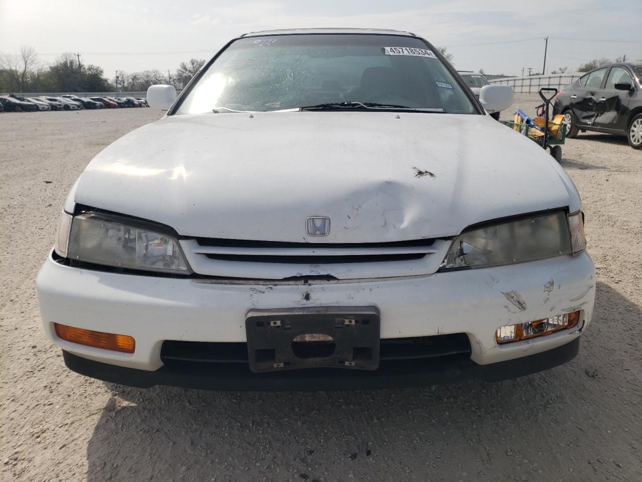 Photo 4 VIN: 1HGCD5667SA105725 - HONDA ACCORD 