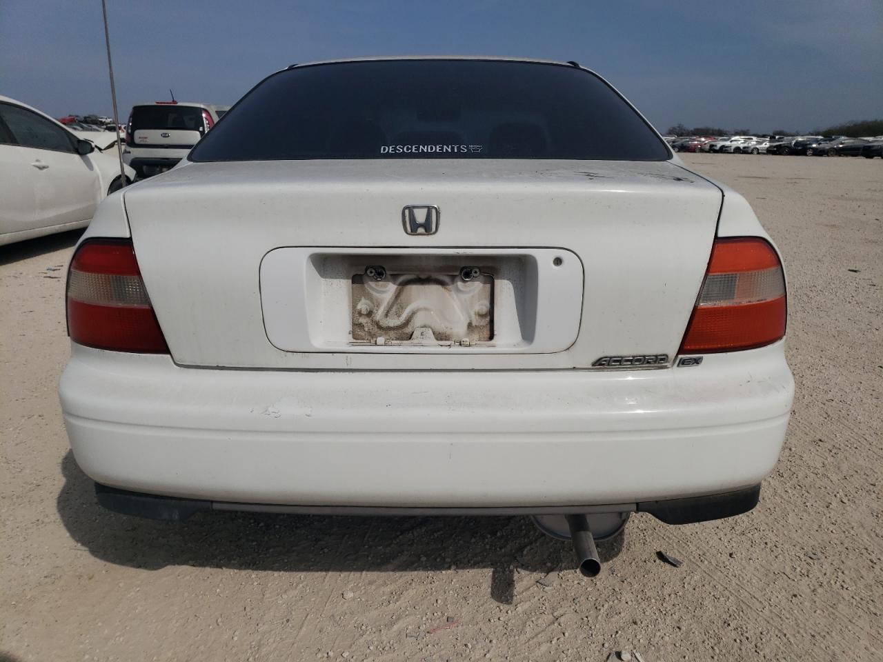 Photo 5 VIN: 1HGCD5667SA105725 - HONDA ACCORD 