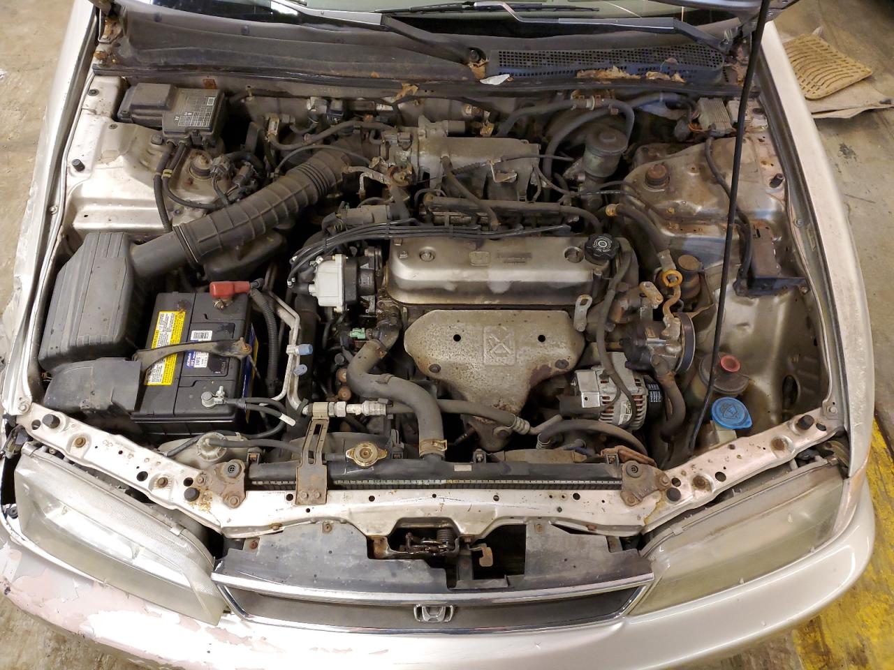 Photo 10 VIN: 1HGCD5686VA185637 - HONDA ACCORD 