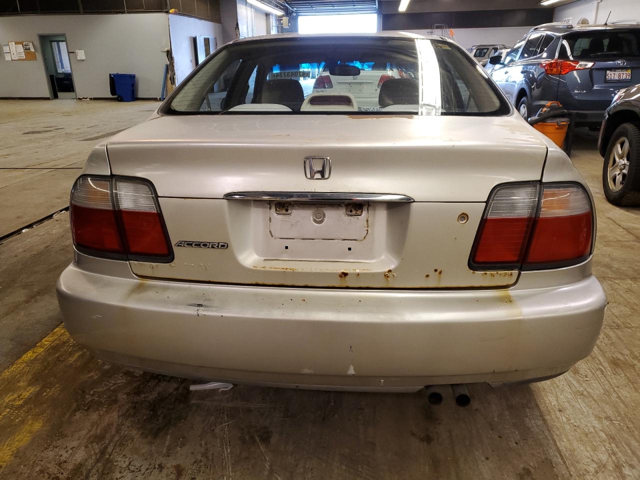 Photo 5 VIN: 1HGCD5686VA185637 - HONDA ACCORD 