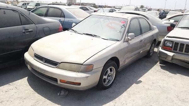 Photo 3 VIN: 1HGCD5688VA171352 - HONDA ACCORD 