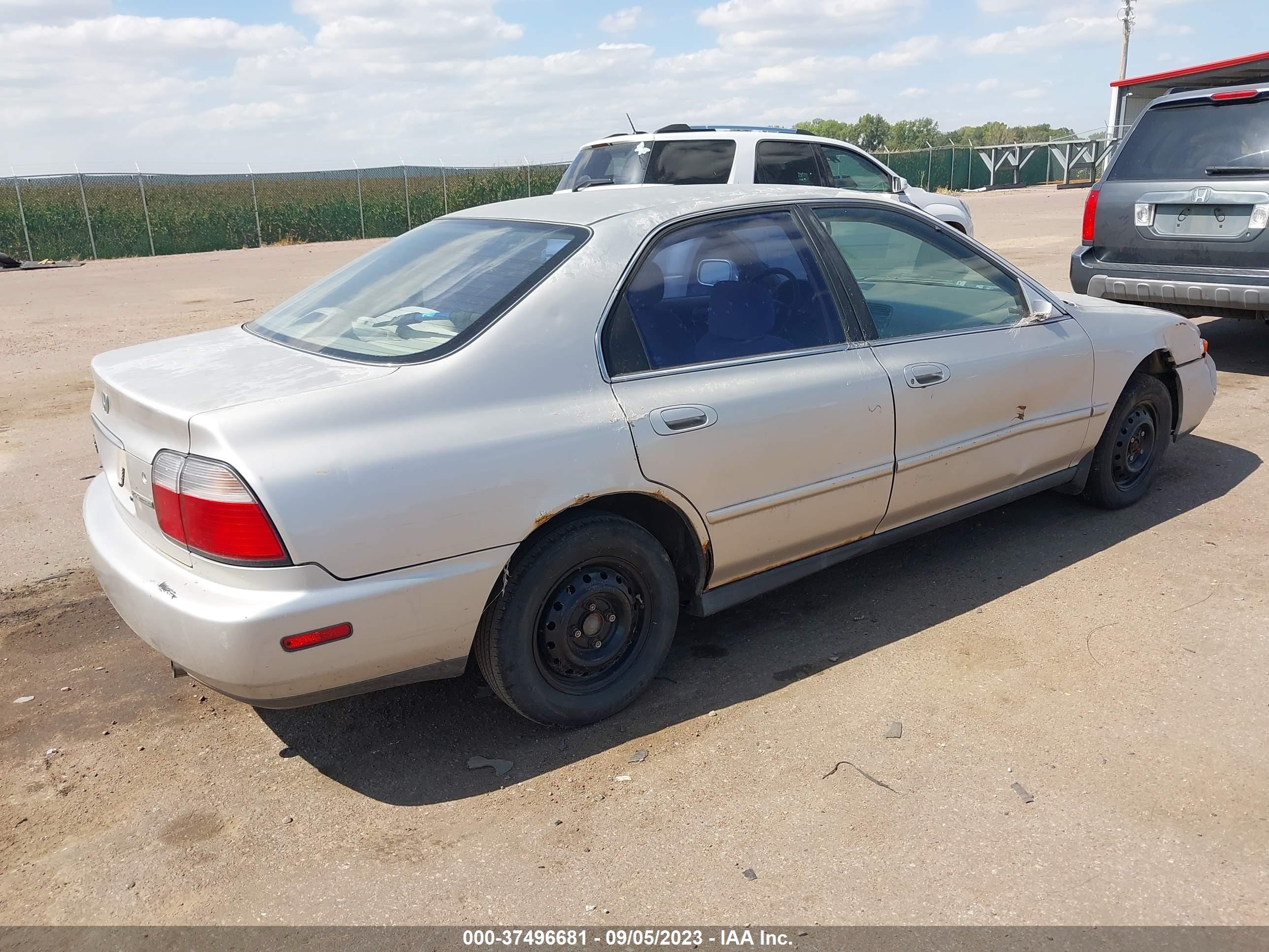 Photo 3 VIN: 1HGCD5689TA115787 - HONDA ACCORD 