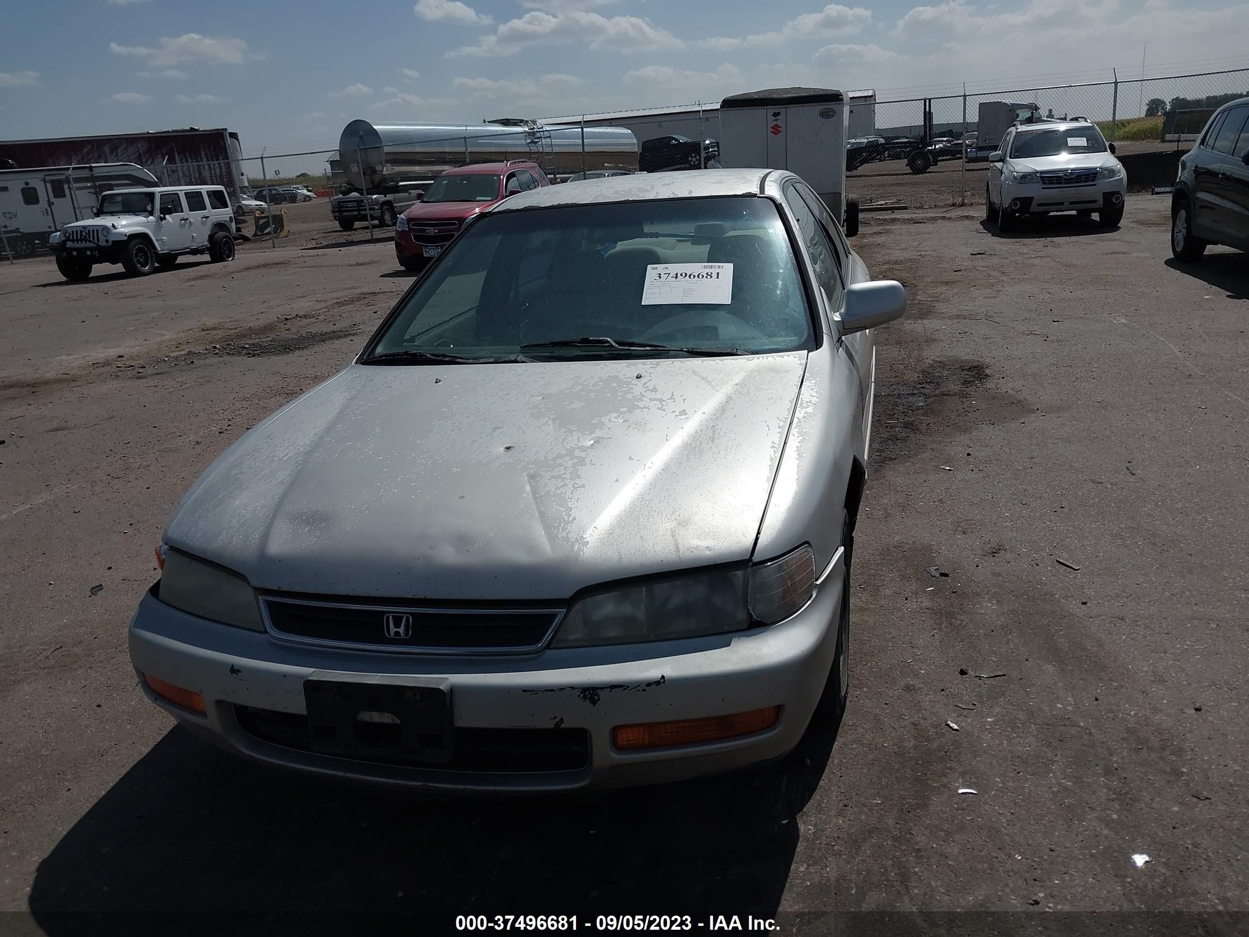 Photo 5 VIN: 1HGCD5689TA115787 - HONDA ACCORD 