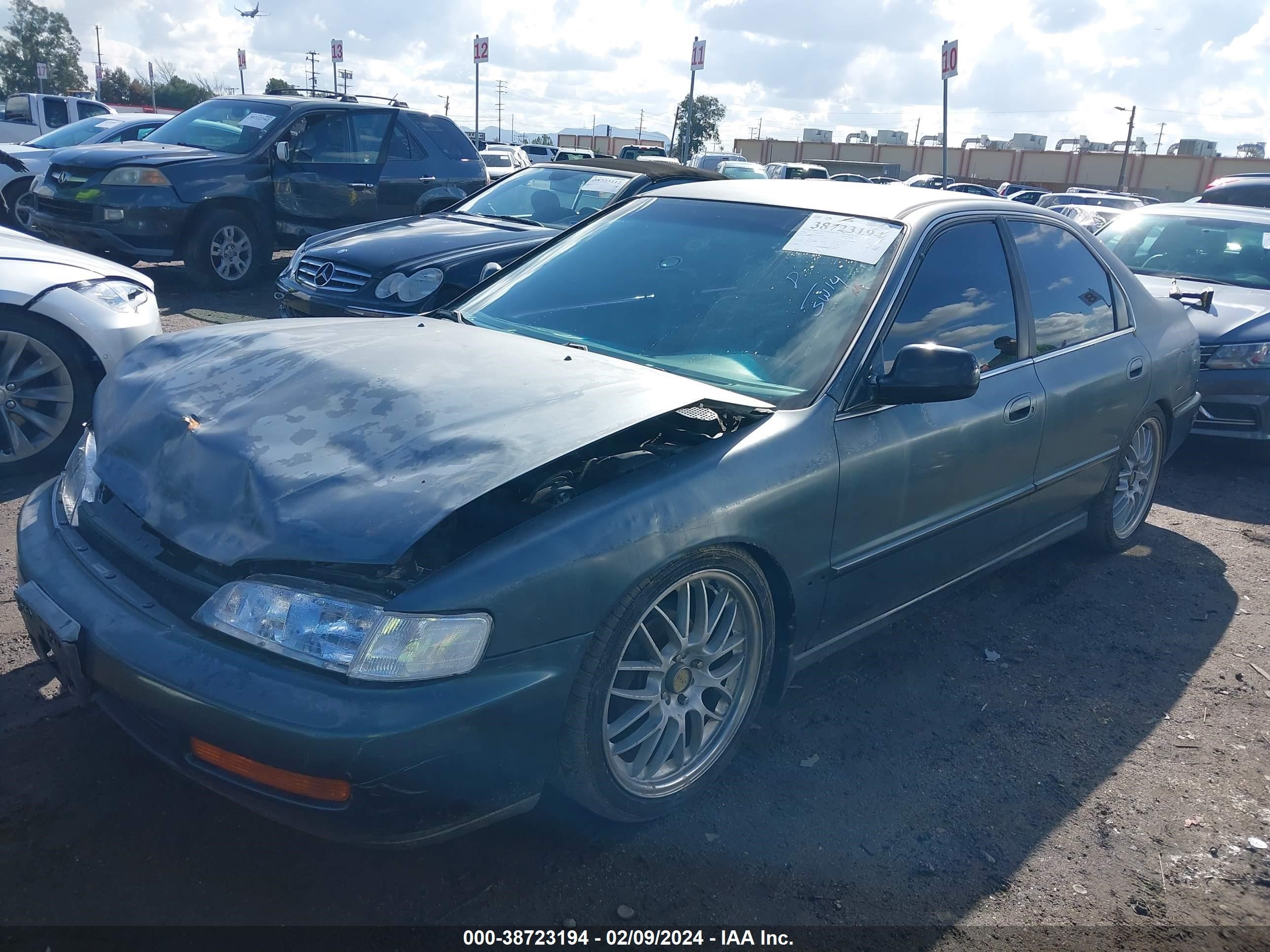 Photo 1 VIN: 1HGCD5689VA180996 - HONDA ACCORD 