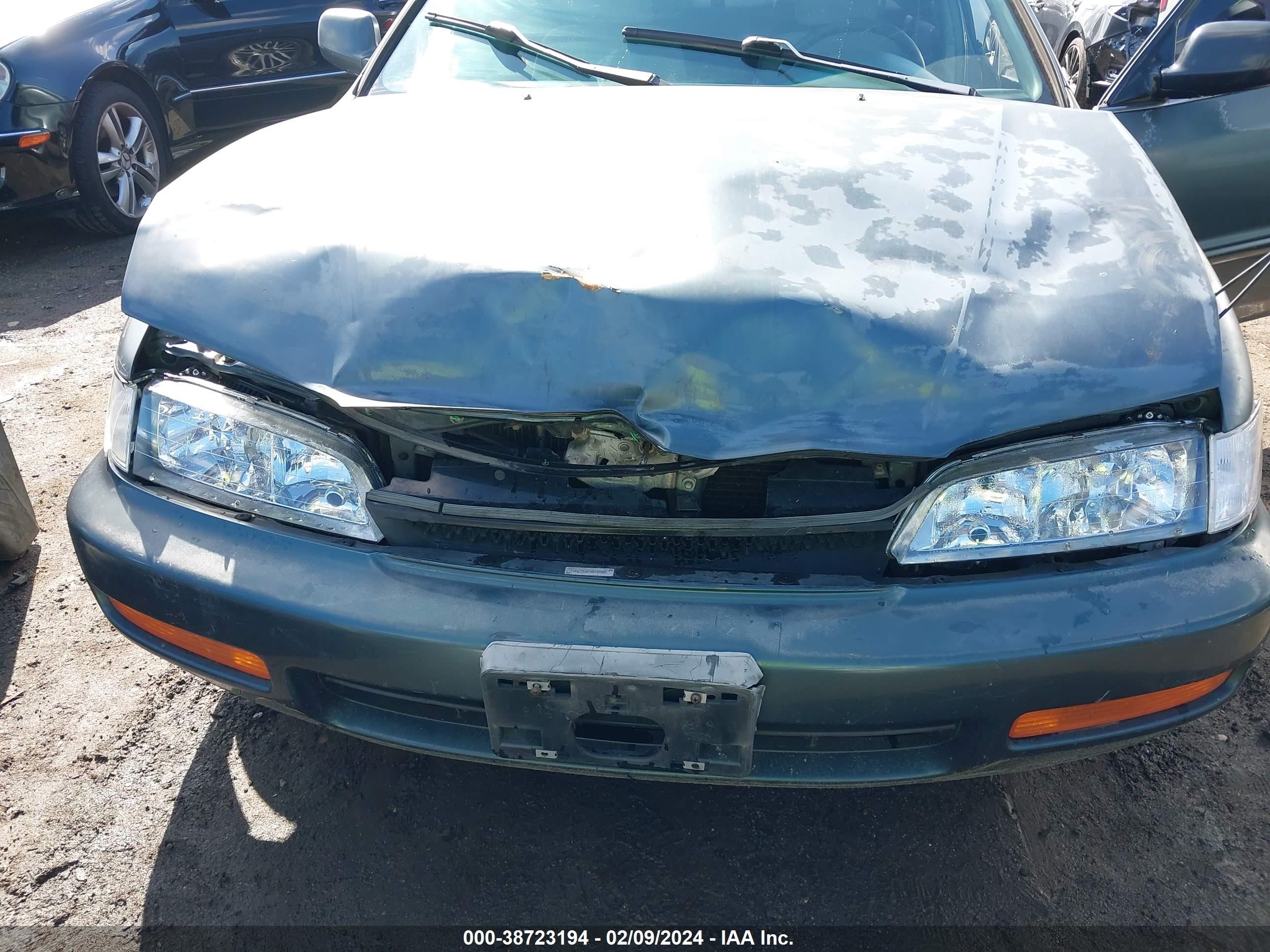 Photo 5 VIN: 1HGCD5689VA180996 - HONDA ACCORD 