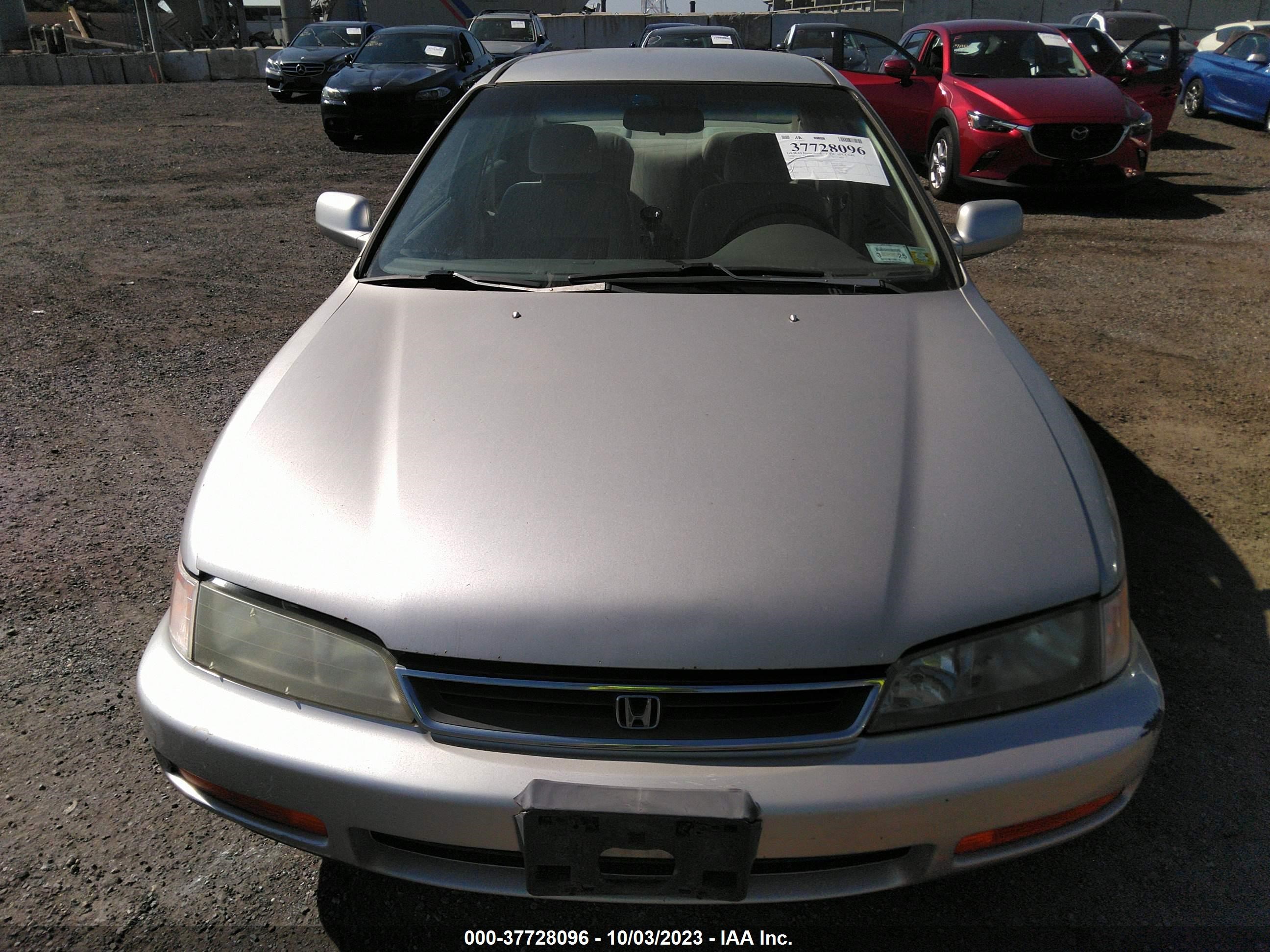 Photo 11 VIN: 1HGCD5691TA236922 - HONDA ACCORD 