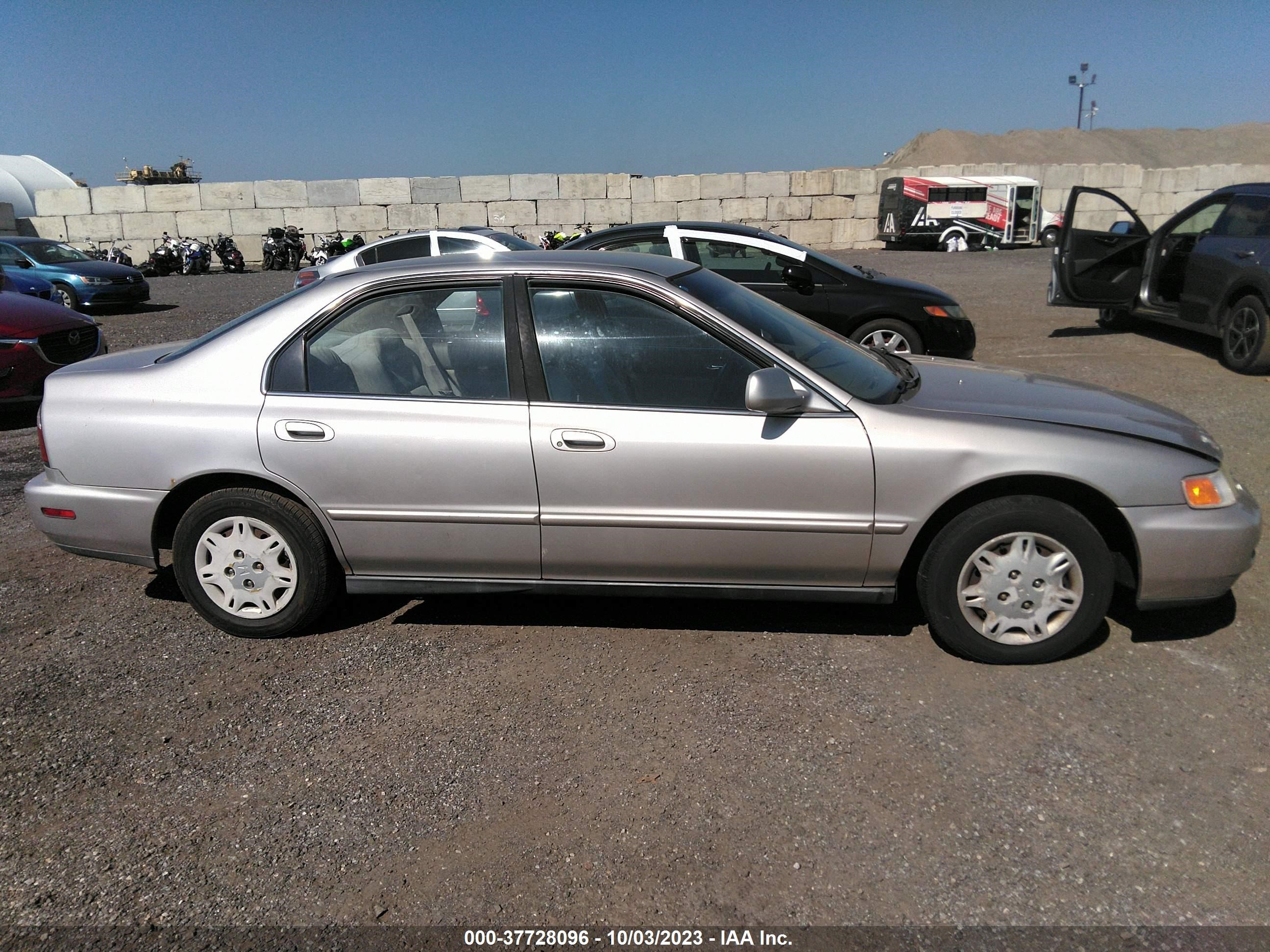 Photo 12 VIN: 1HGCD5691TA236922 - HONDA ACCORD 