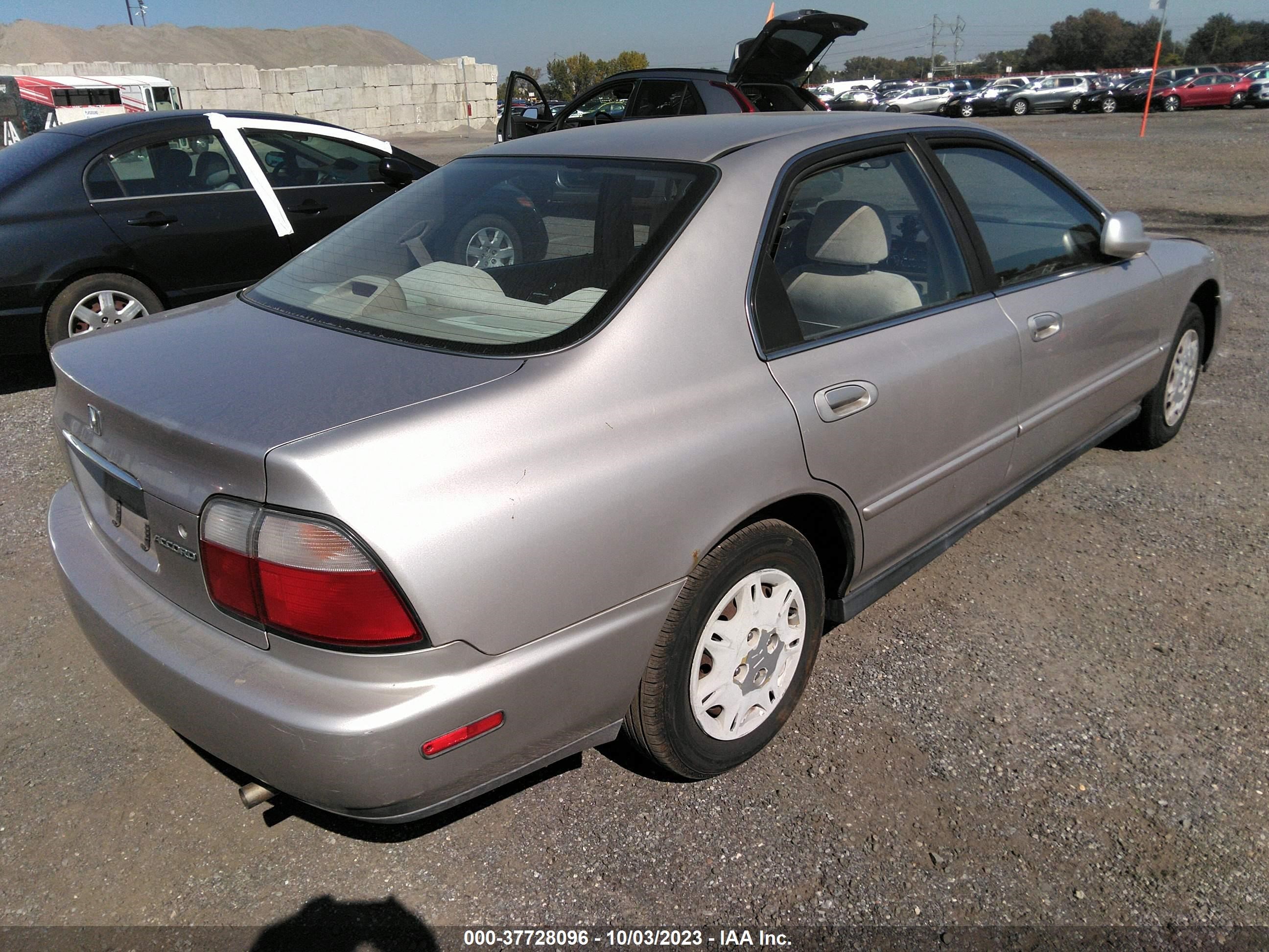 Photo 3 VIN: 1HGCD5691TA236922 - HONDA ACCORD 