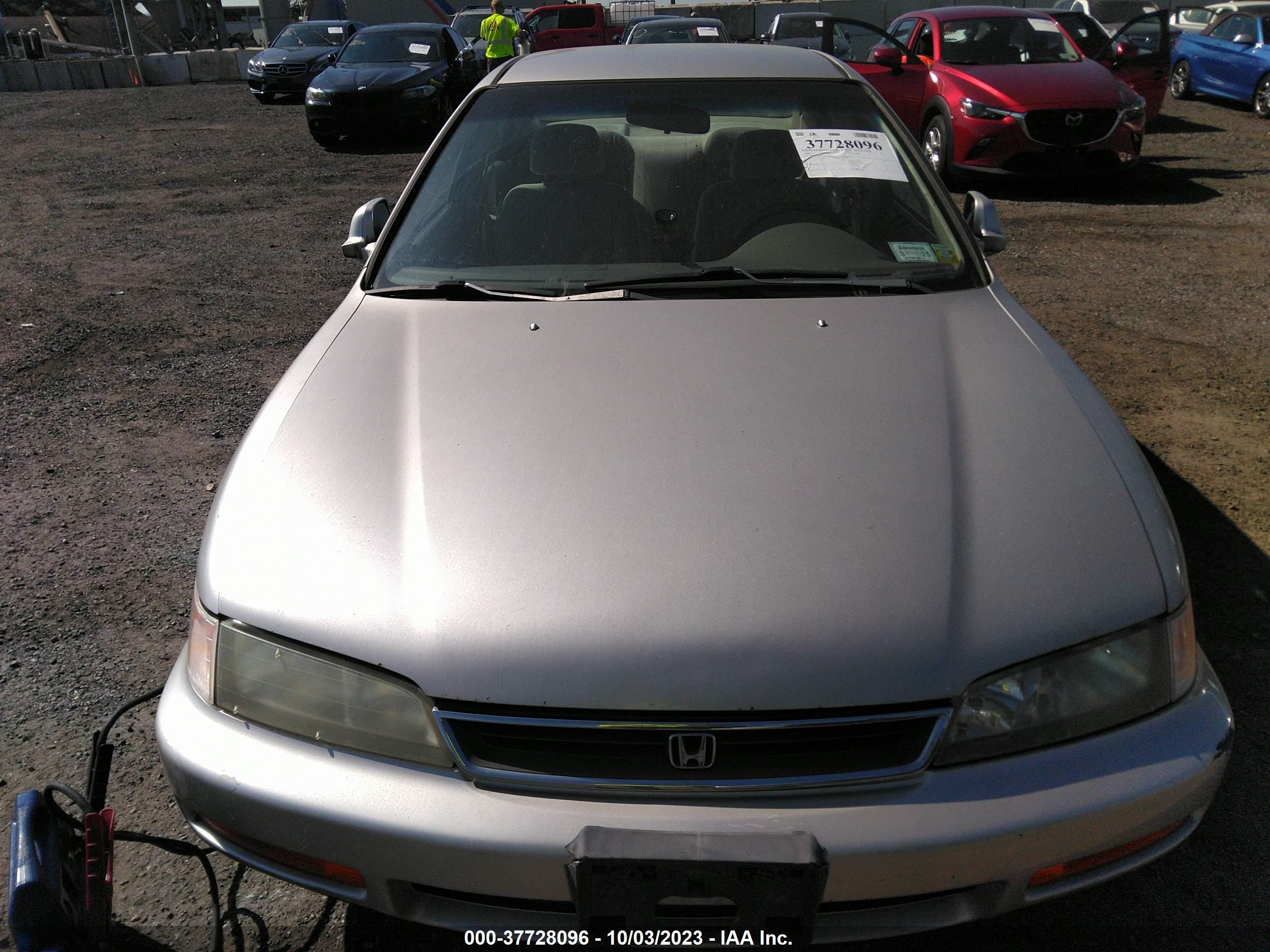 Photo 5 VIN: 1HGCD5691TA236922 - HONDA ACCORD 