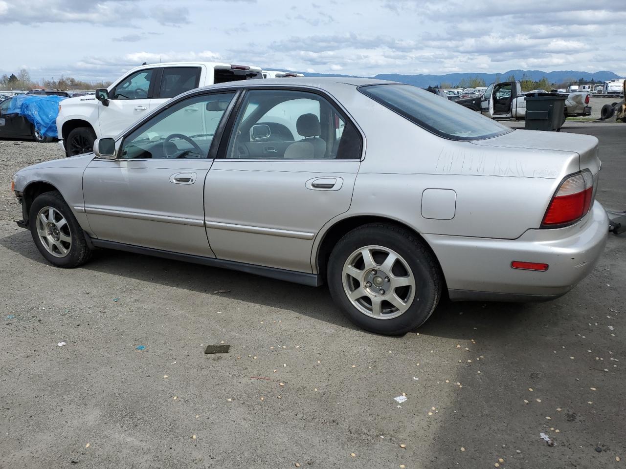 Photo 1 VIN: 1HGCD5692TA211768 - HONDA ACCORD 