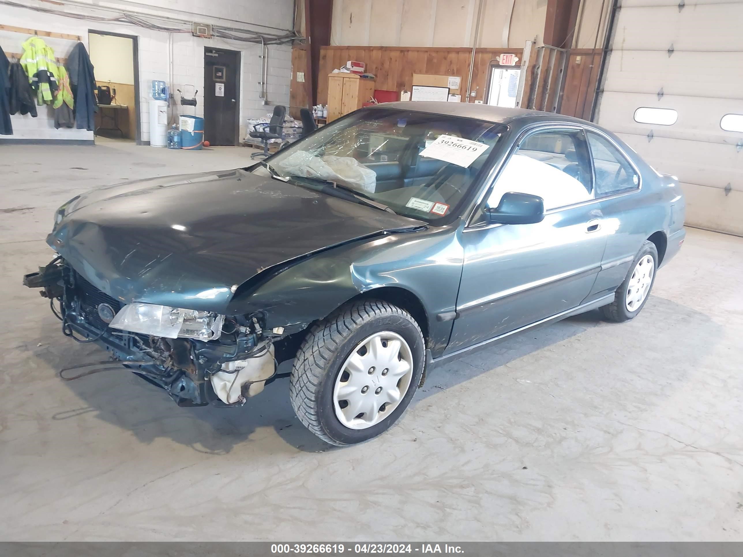 Photo 1 VIN: 1HGCD7139TA039723 - HONDA ACCORD 