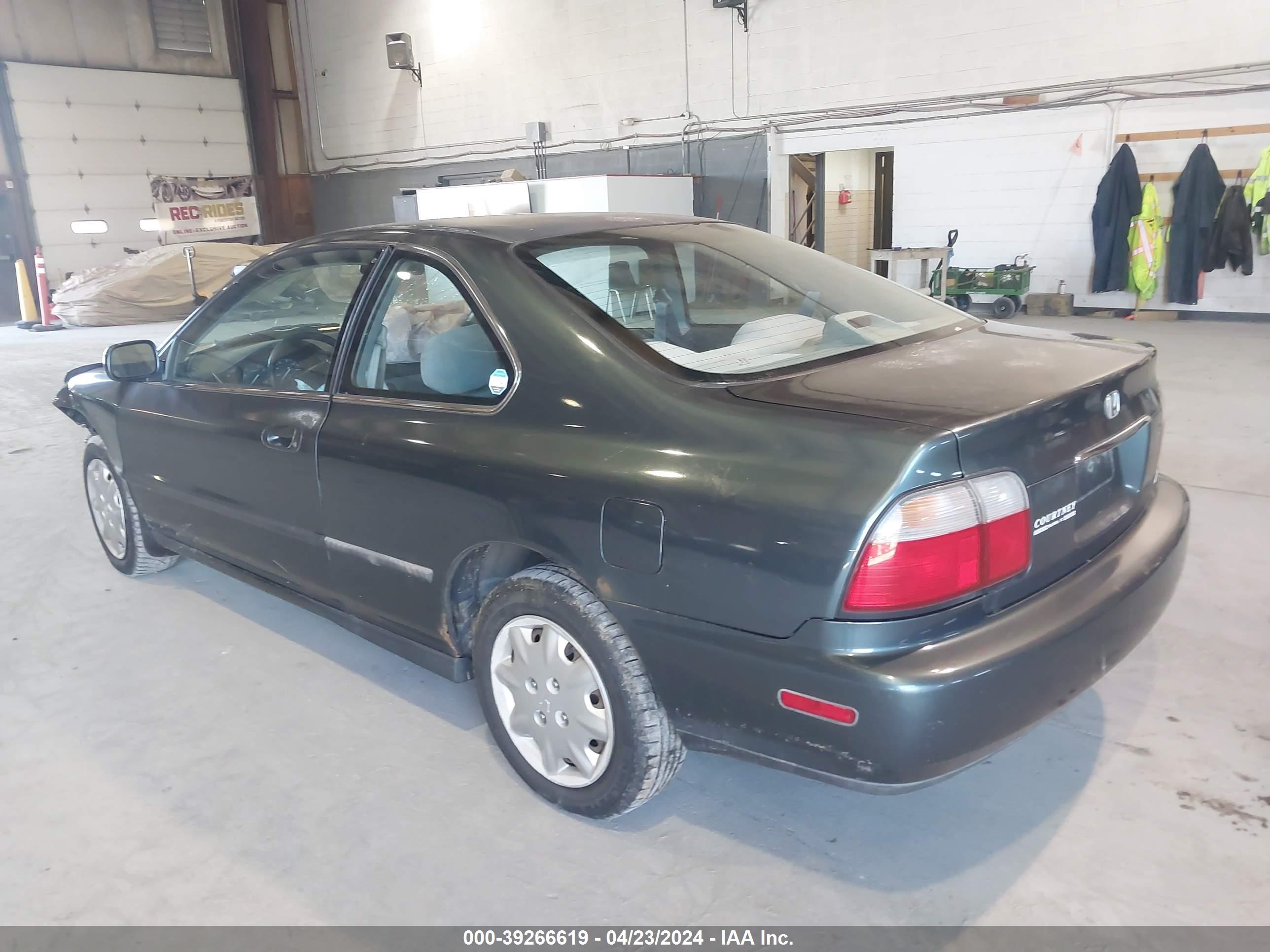 Photo 2 VIN: 1HGCD7139TA039723 - HONDA ACCORD 