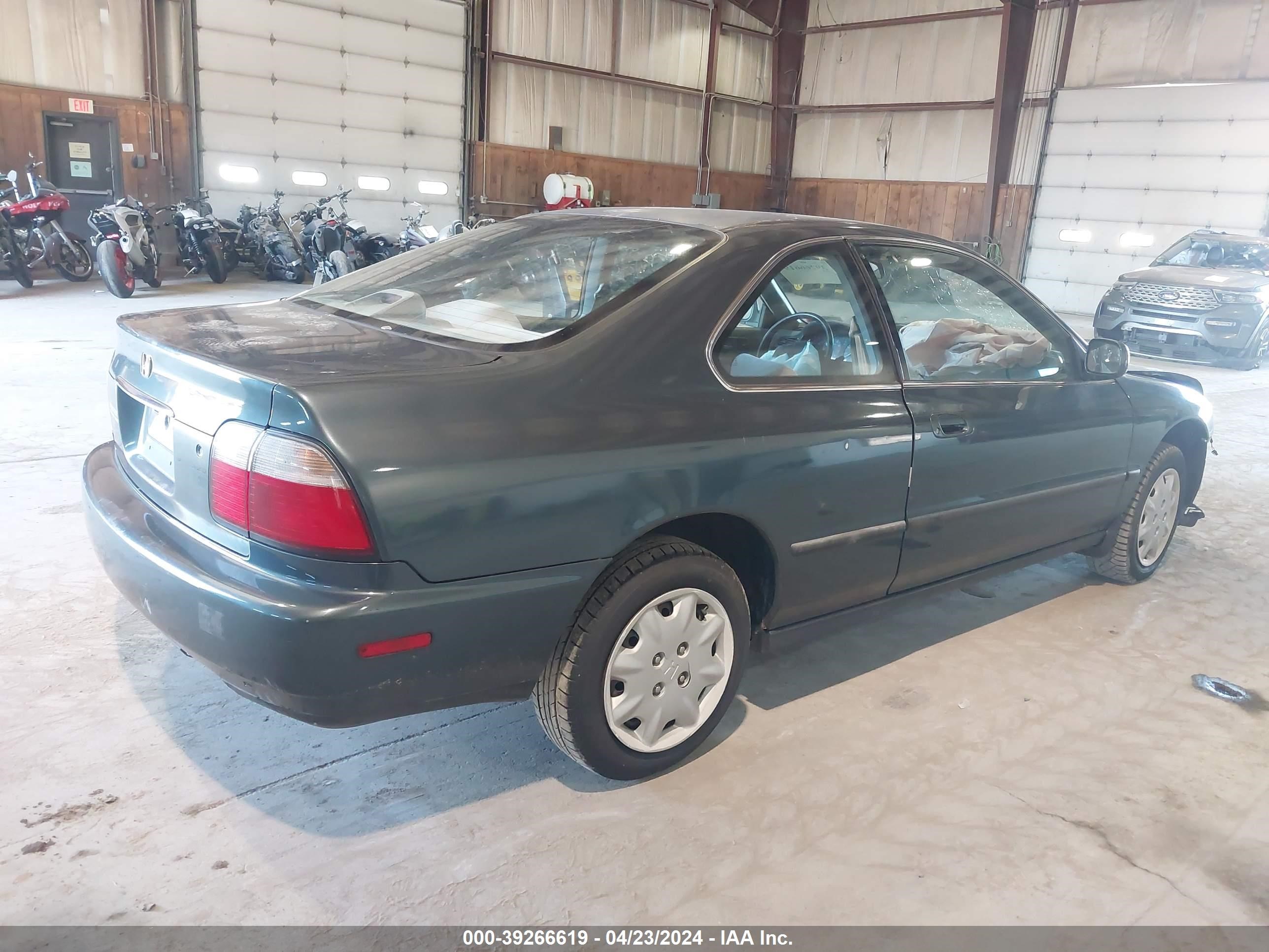 Photo 3 VIN: 1HGCD7139TA039723 - HONDA ACCORD 