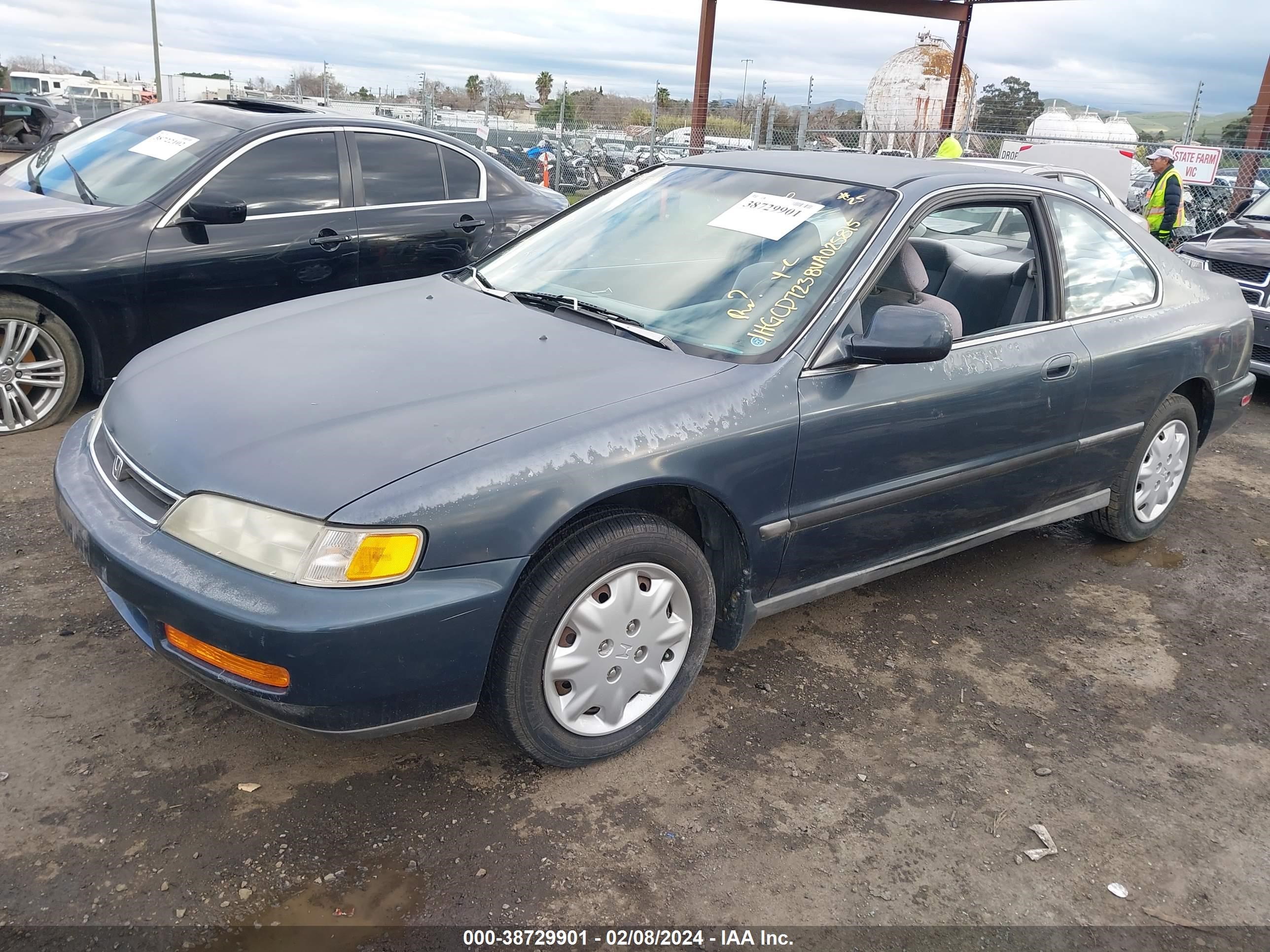 Photo 1 VIN: 1HGCD7238VA025815 - HONDA ACCORD 