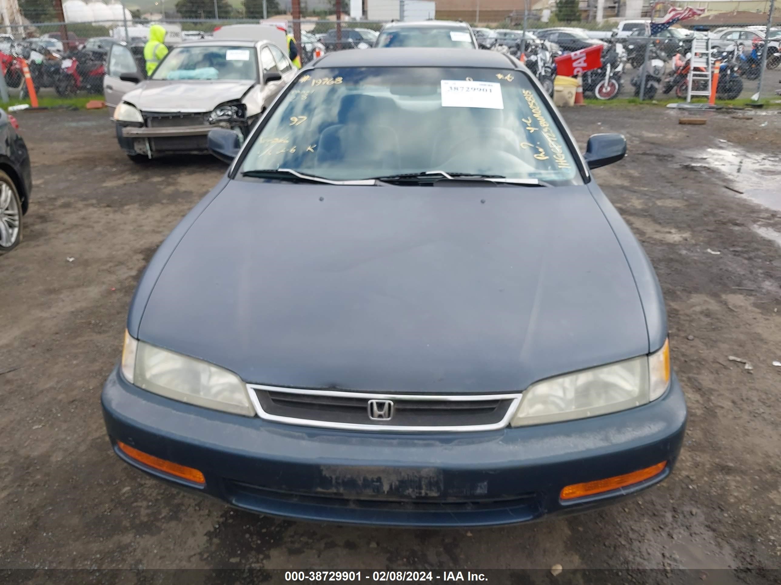 Photo 10 VIN: 1HGCD7238VA025815 - HONDA ACCORD 