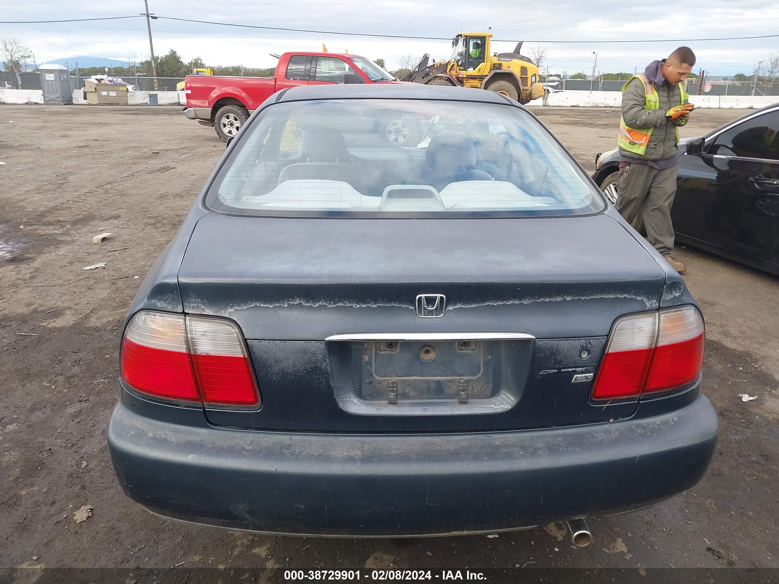 Photo 14 VIN: 1HGCD7238VA025815 - HONDA ACCORD 