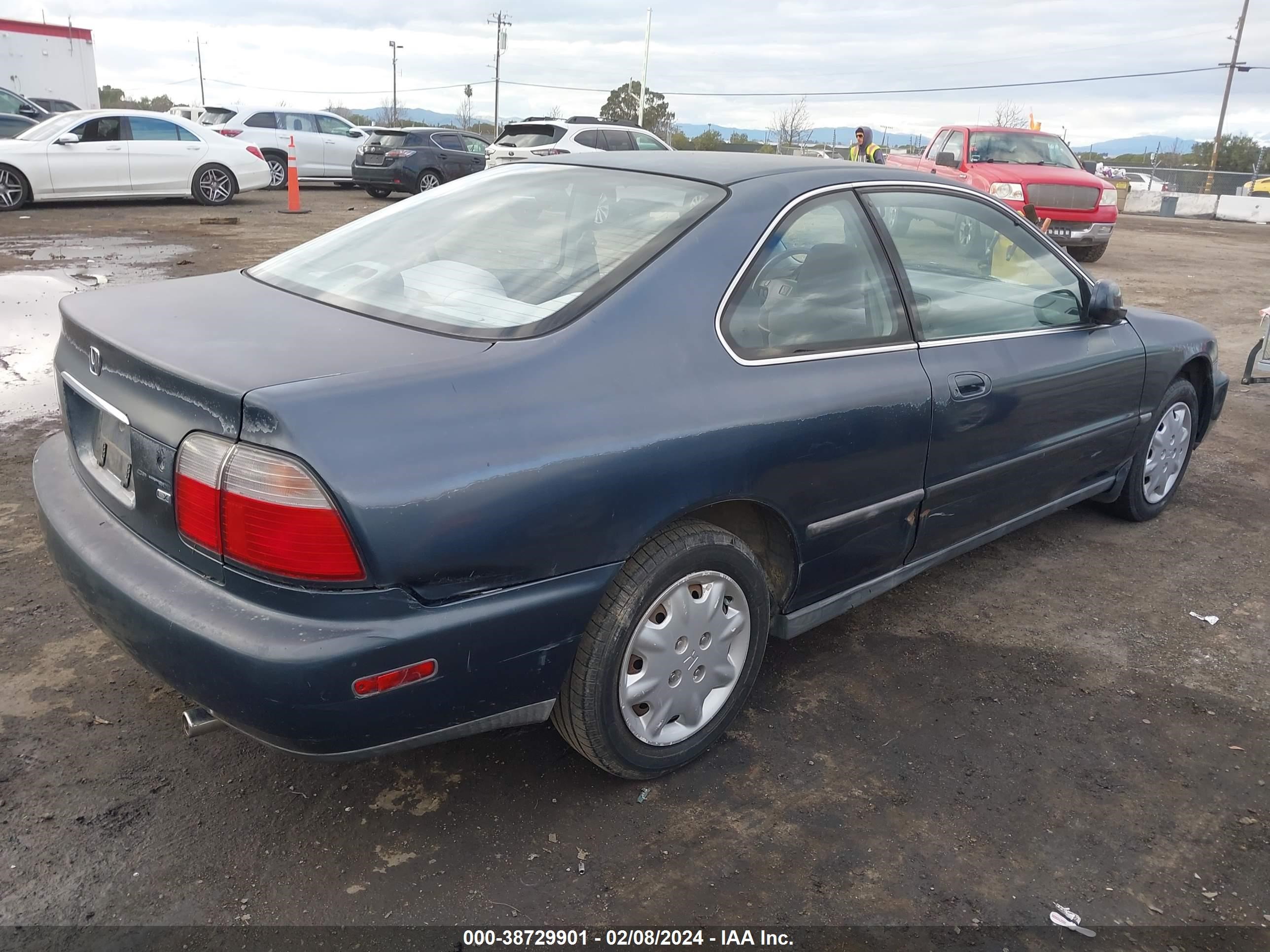 Photo 3 VIN: 1HGCD7238VA025815 - HONDA ACCORD 