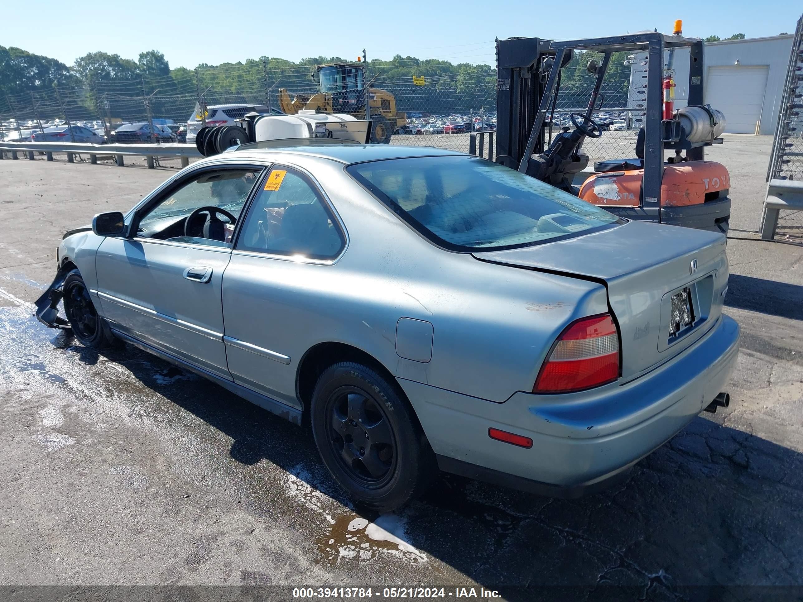 Photo 2 VIN: 1HGCD7256RA041311 - HONDA ACCORD 